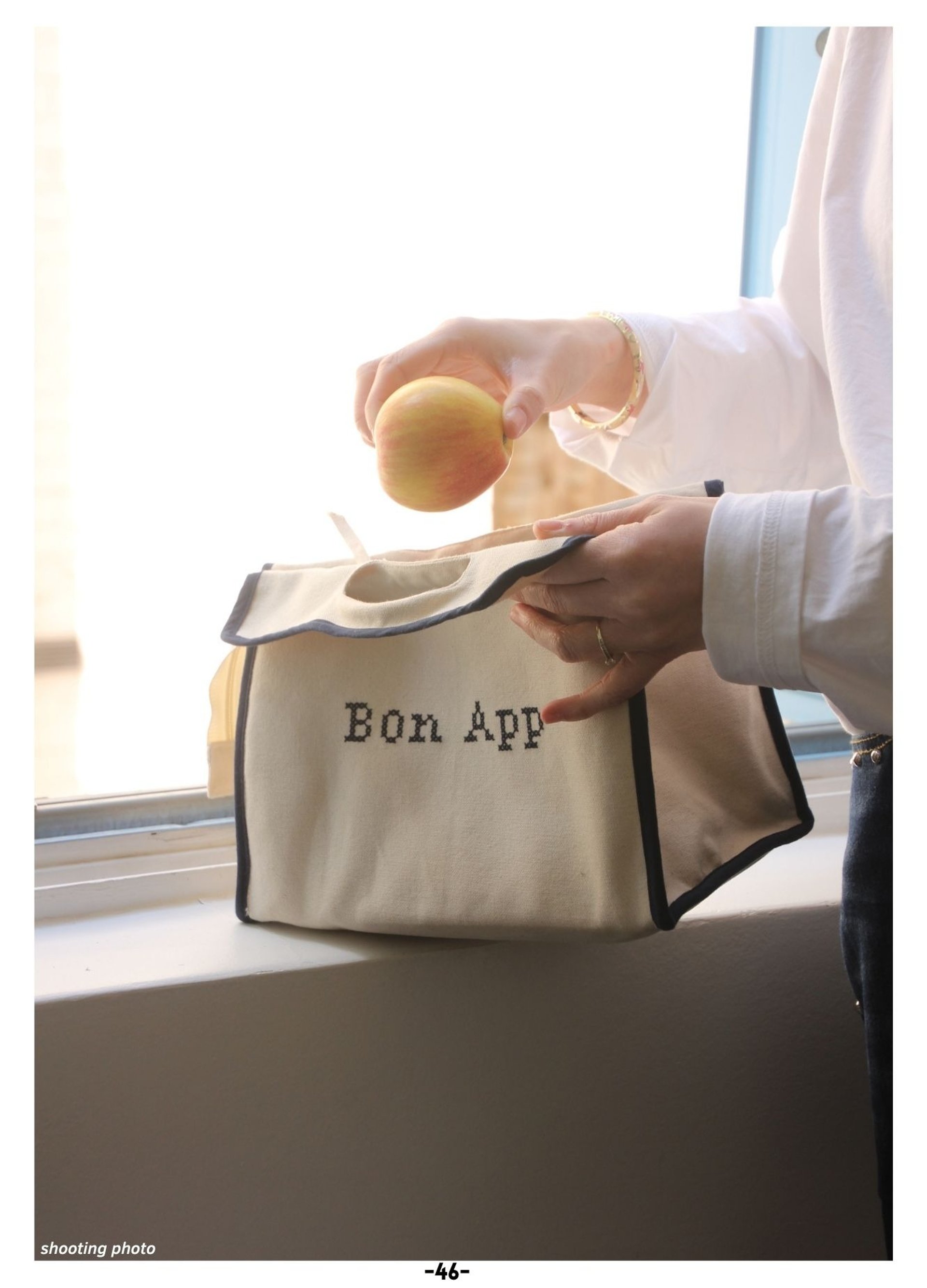 gray computer monitor