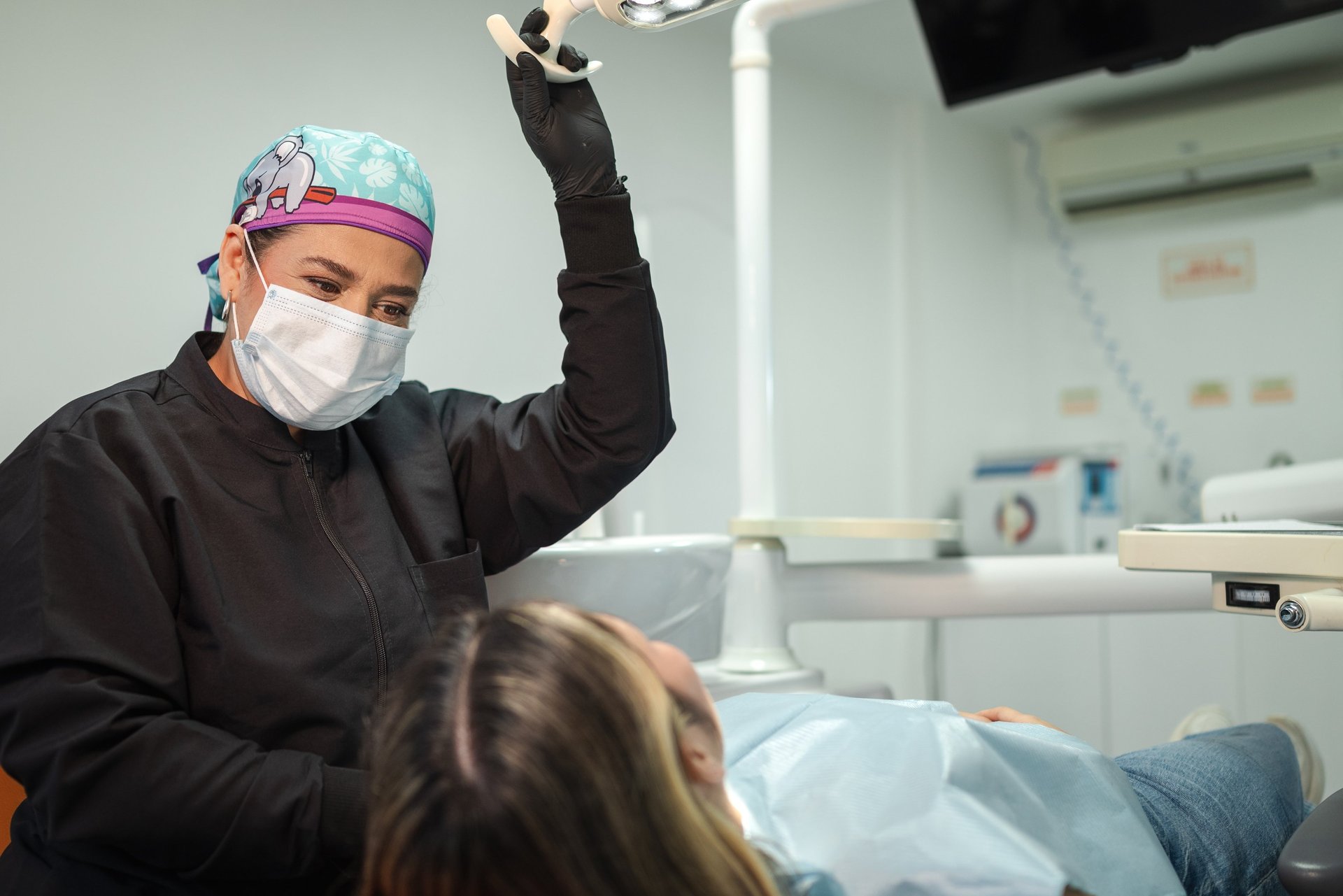 gray computer monitor