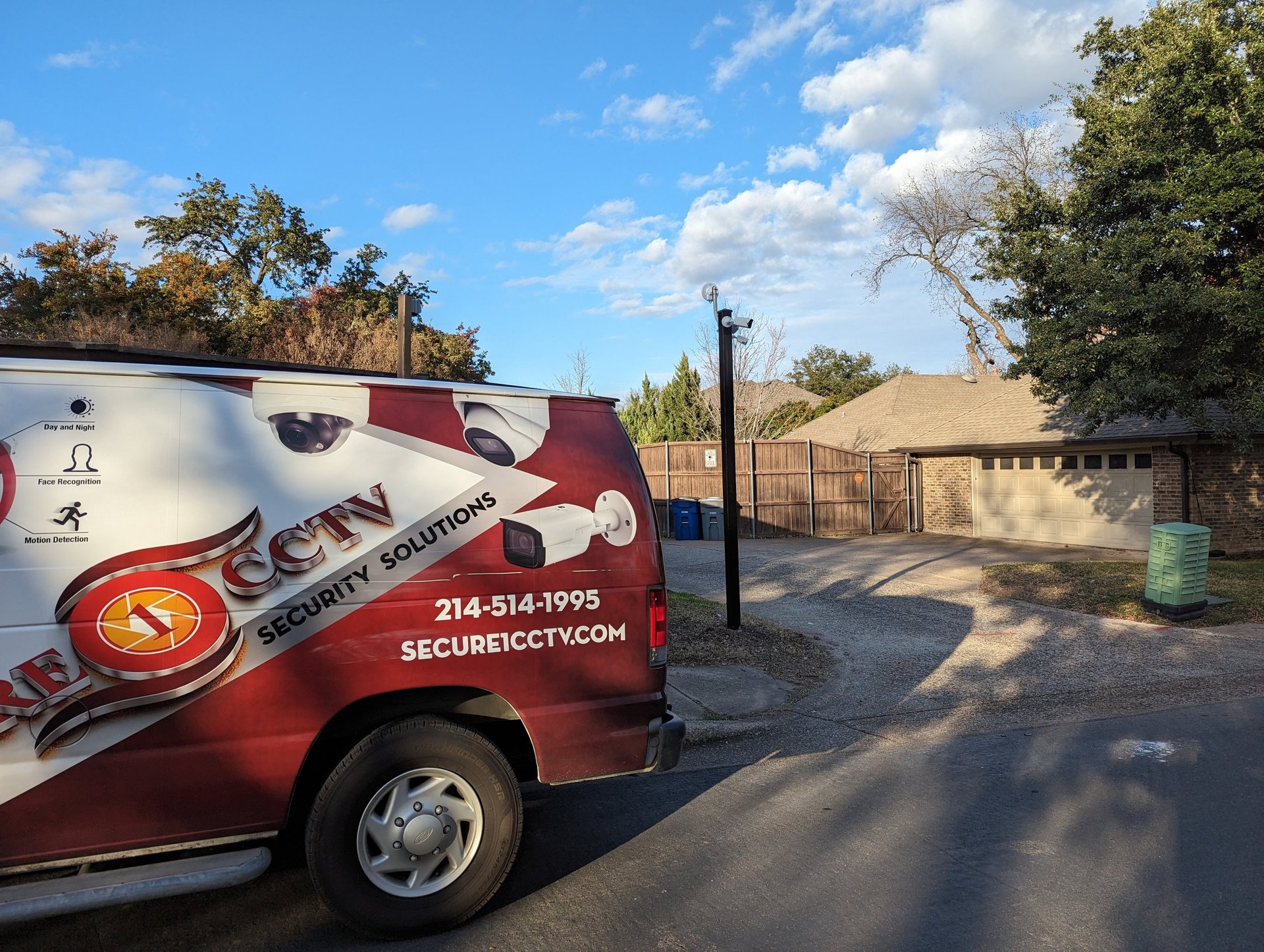 gray computer monitor