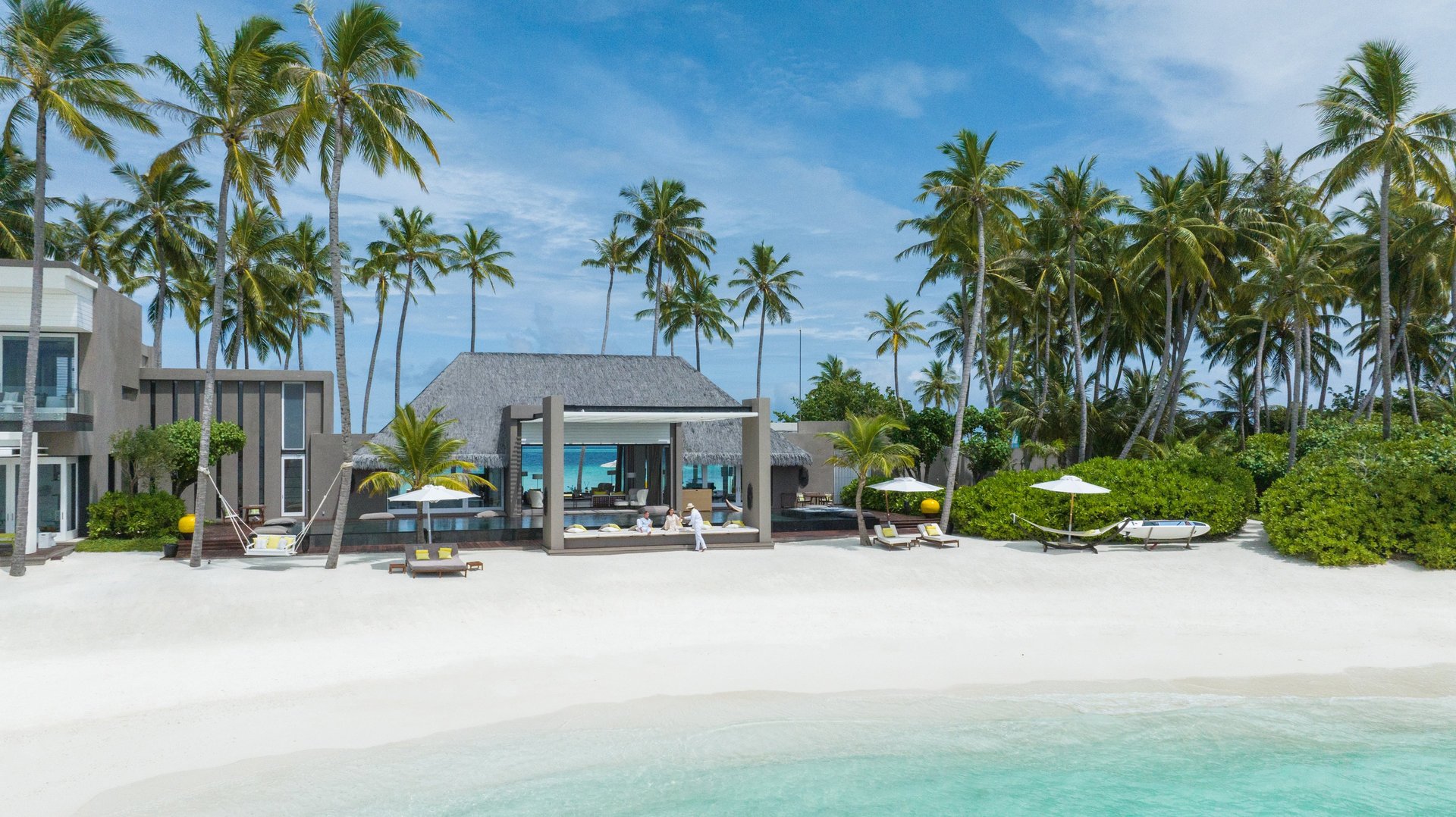 gray computer monitor