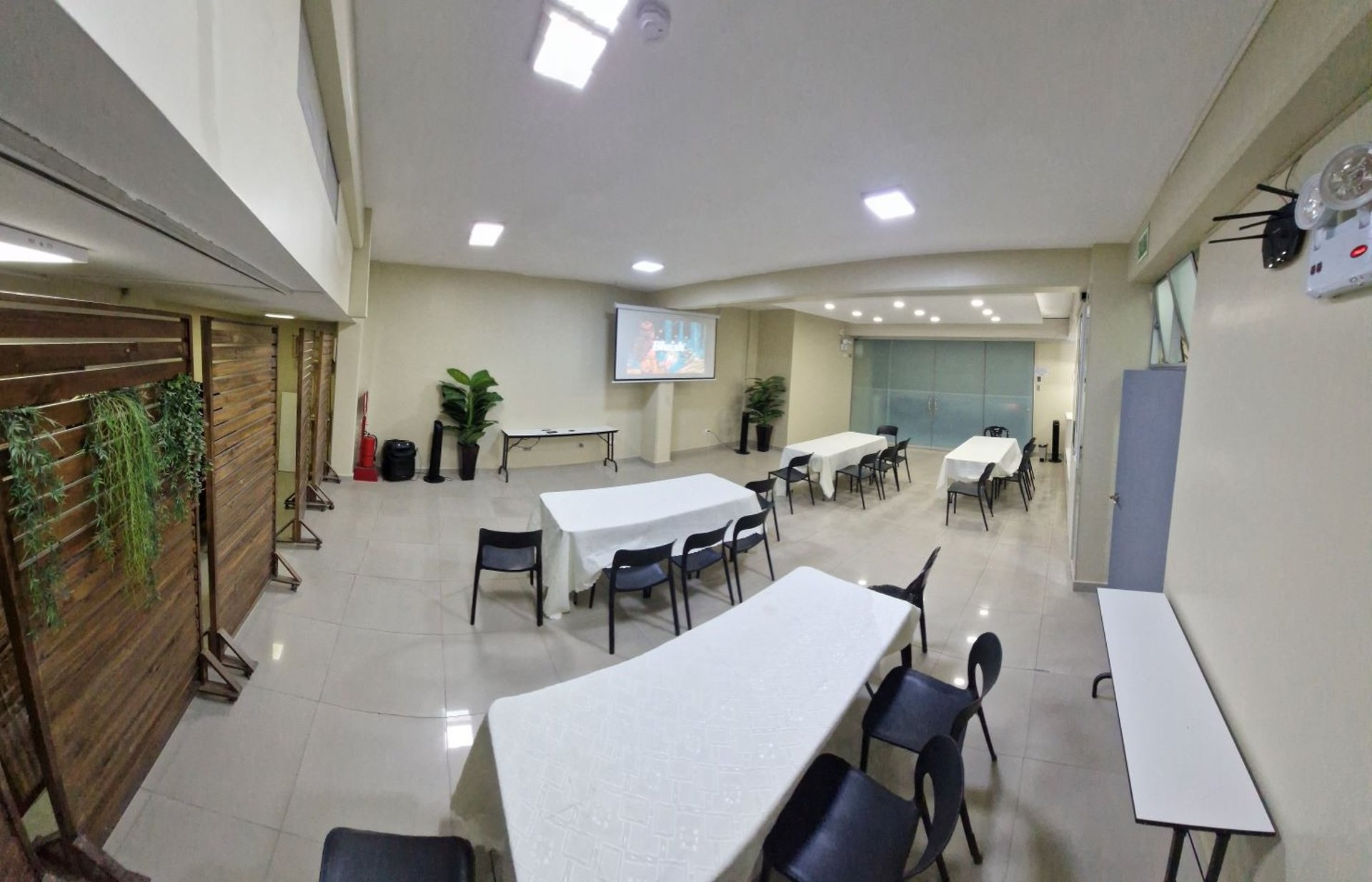 gray computer monitor