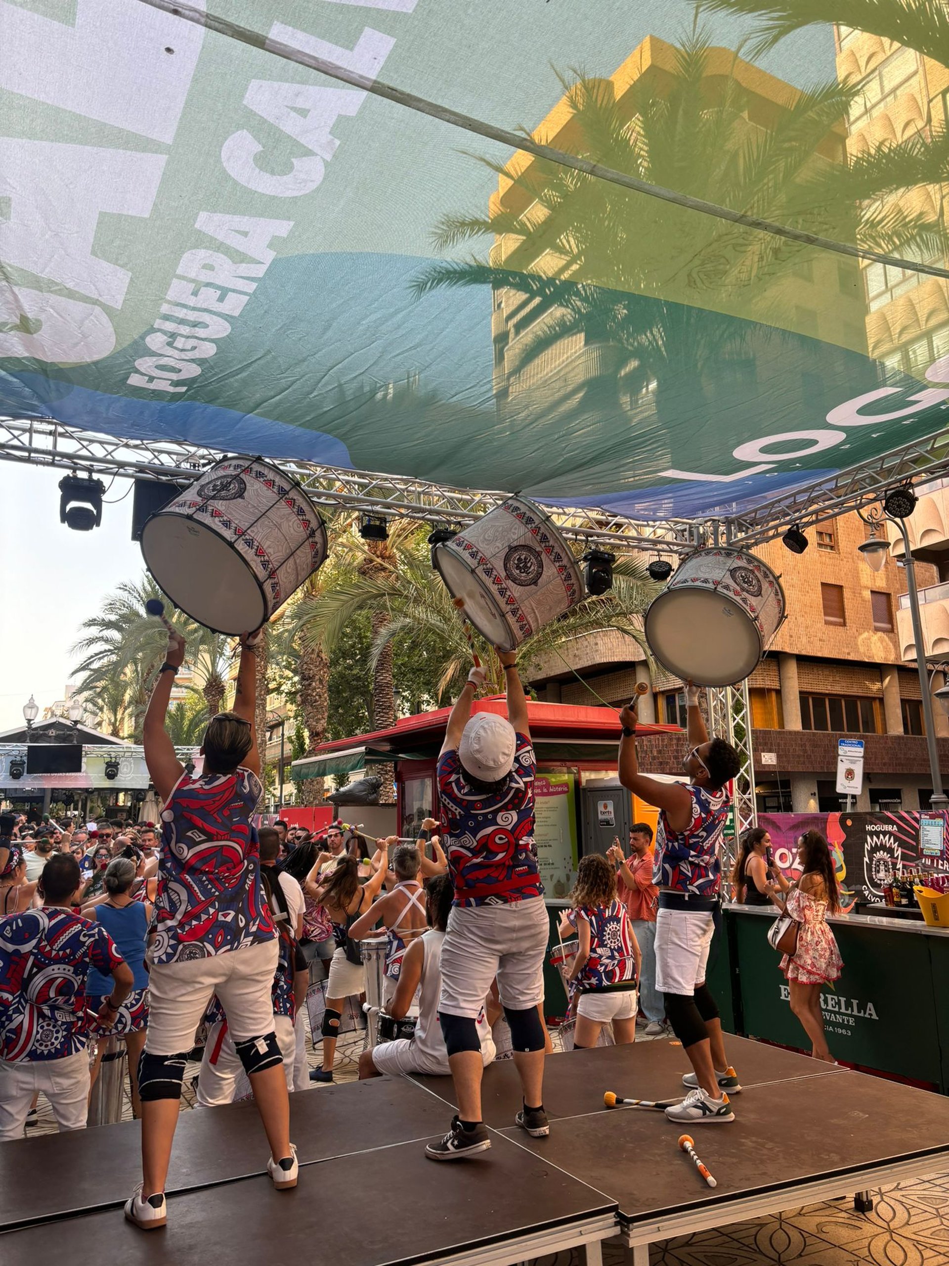 gray computer monitor