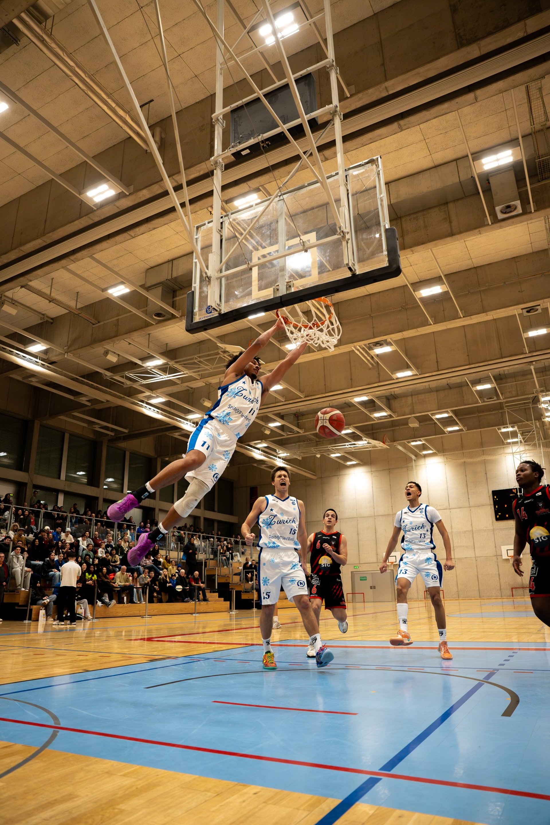 black and white bed linen