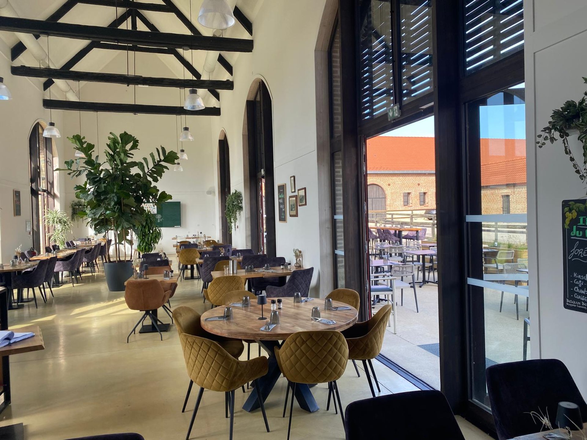 black and white bed linen