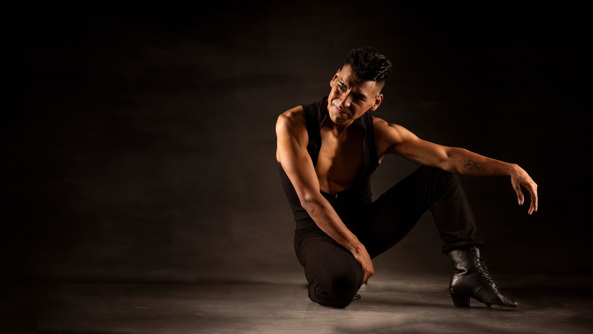 black and white bed linen