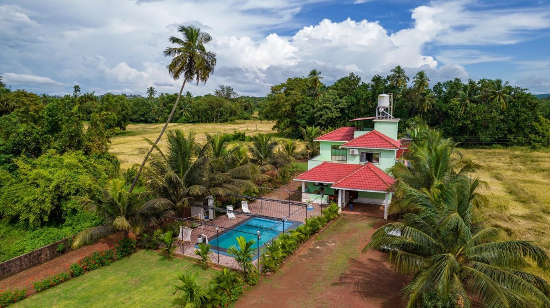 gray computer monitor