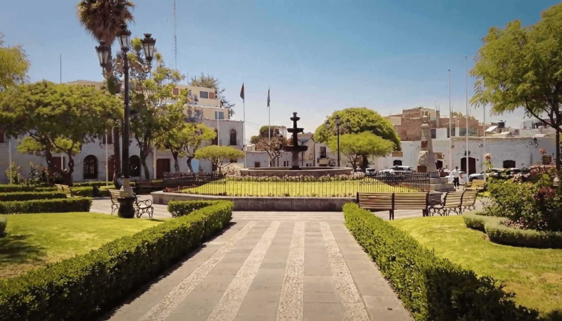 gray computer monitor