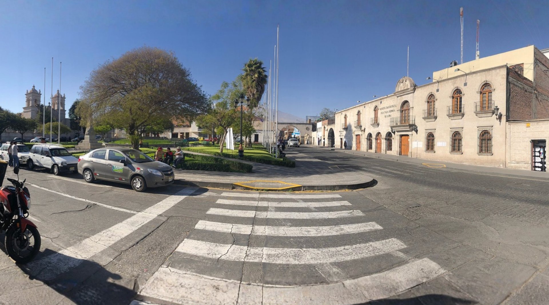 gray computer monitor