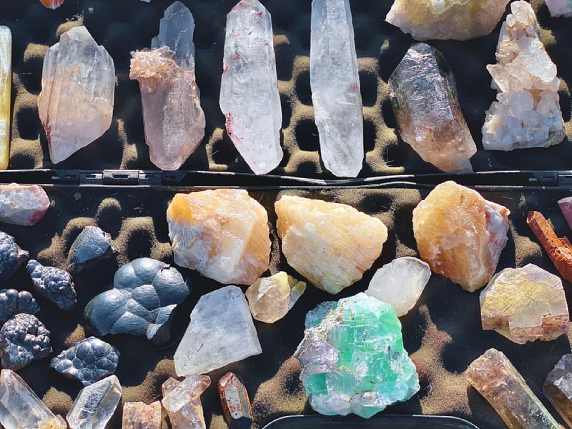 Variedad de piedras preciosas naturales