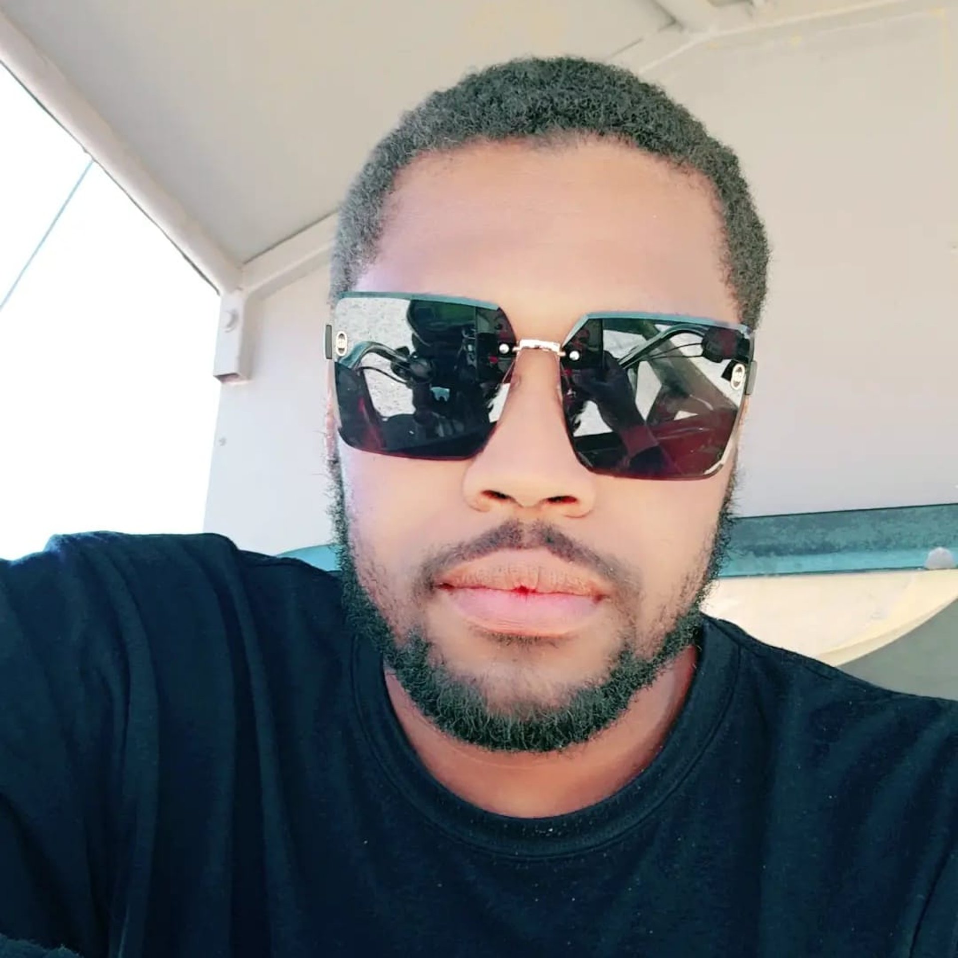 black and white bed linen