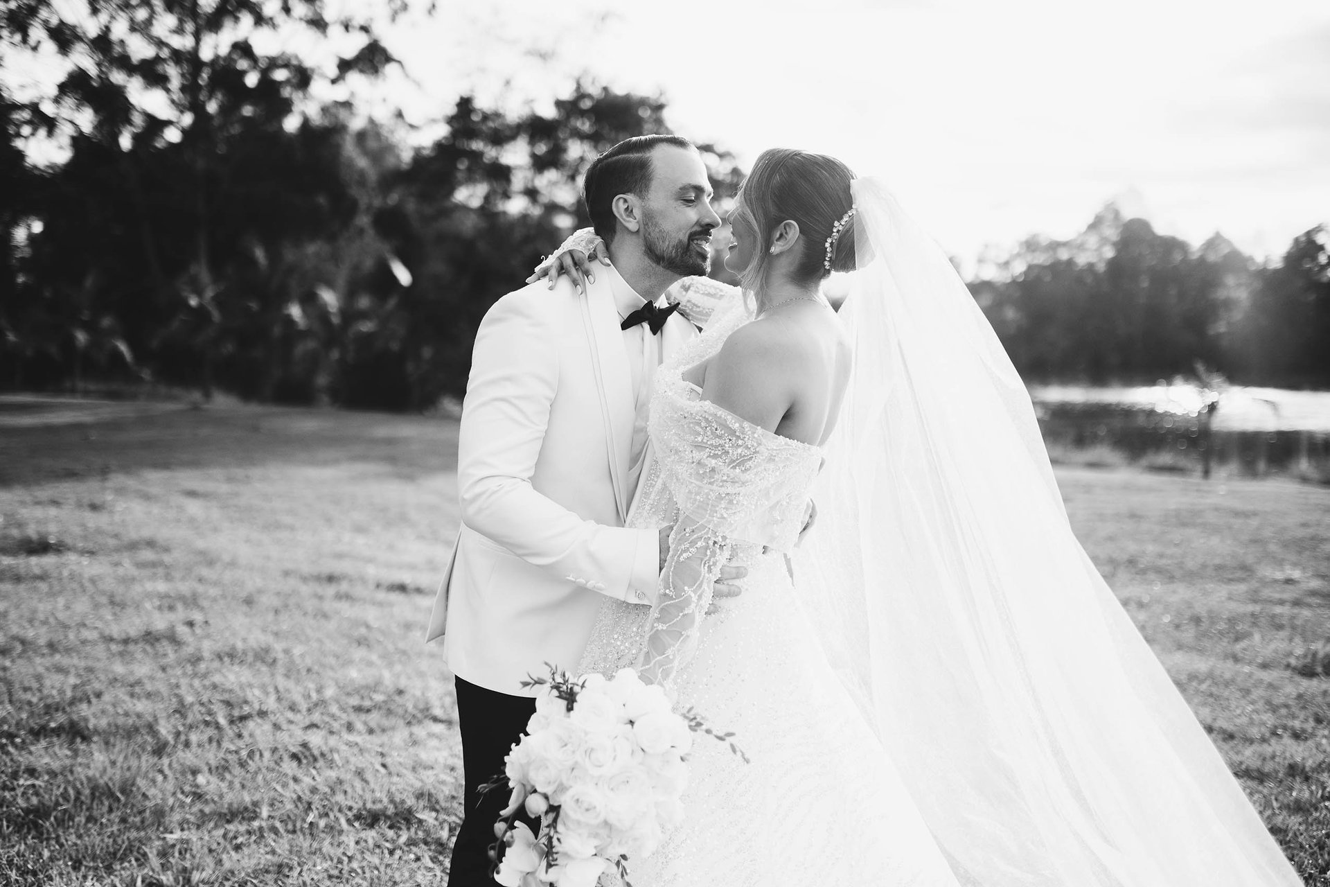 black and white bed linen
