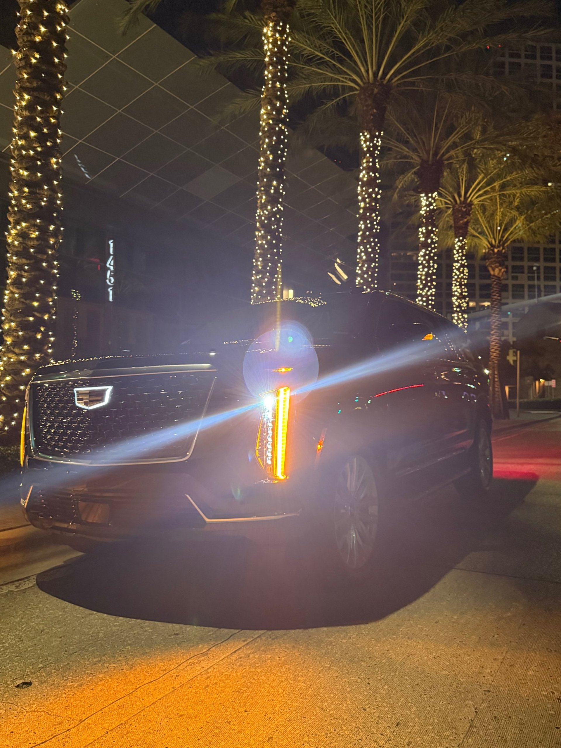 gray computer monitor