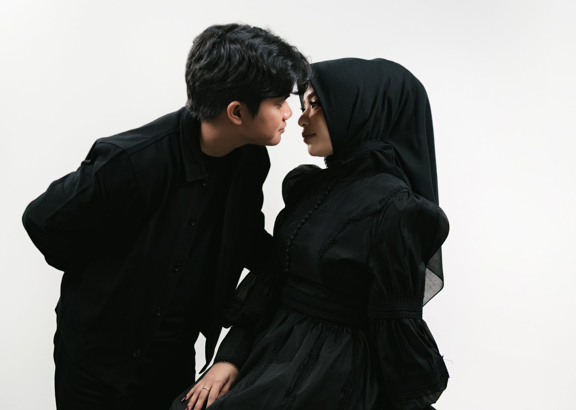 couple walking barefoot with a child at the garden