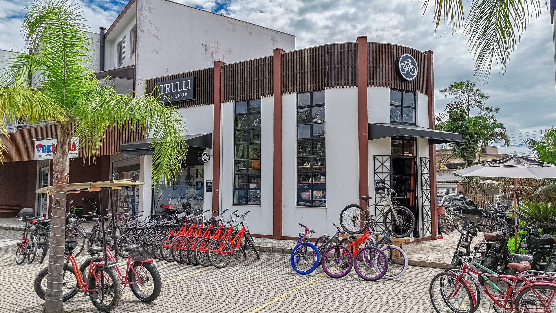 black and white bed linen
