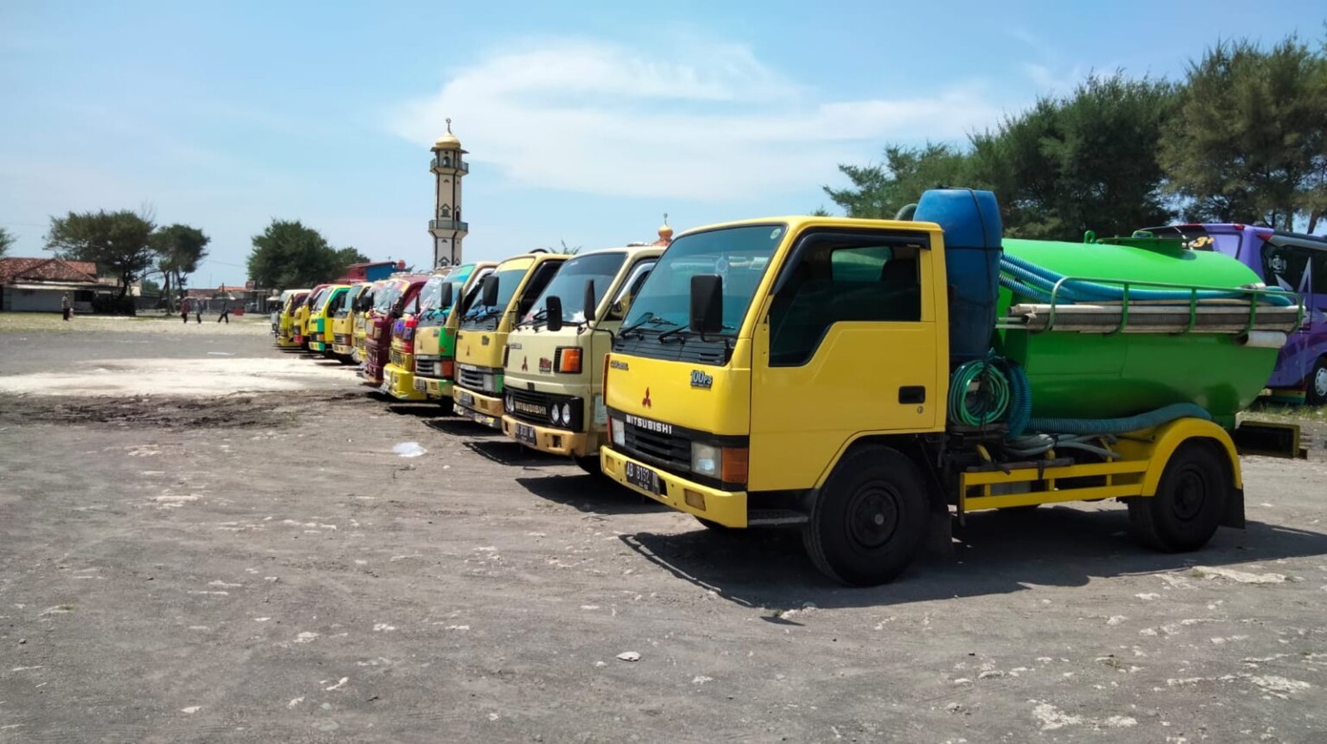 black and white bed linen