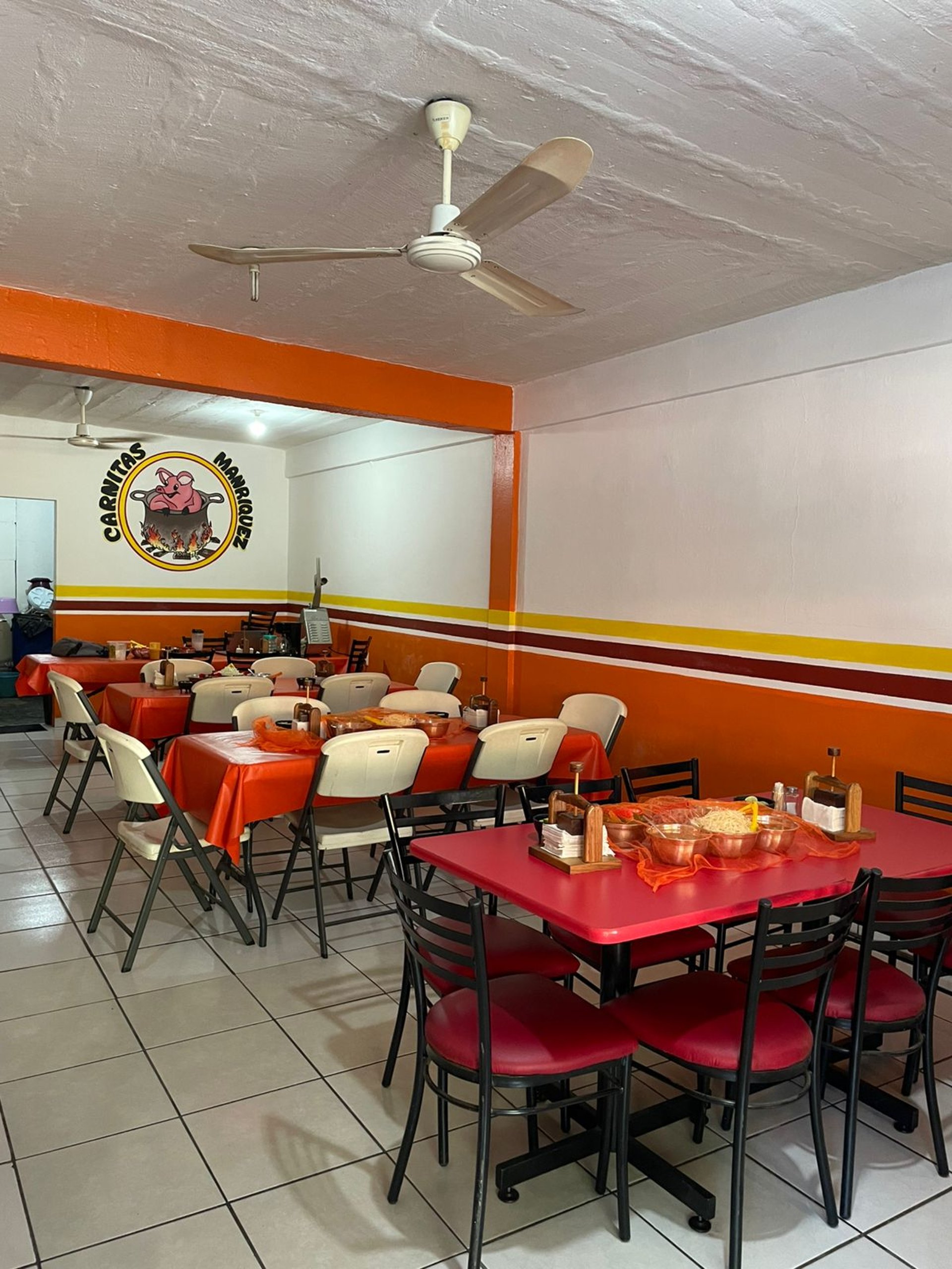 gray computer monitor