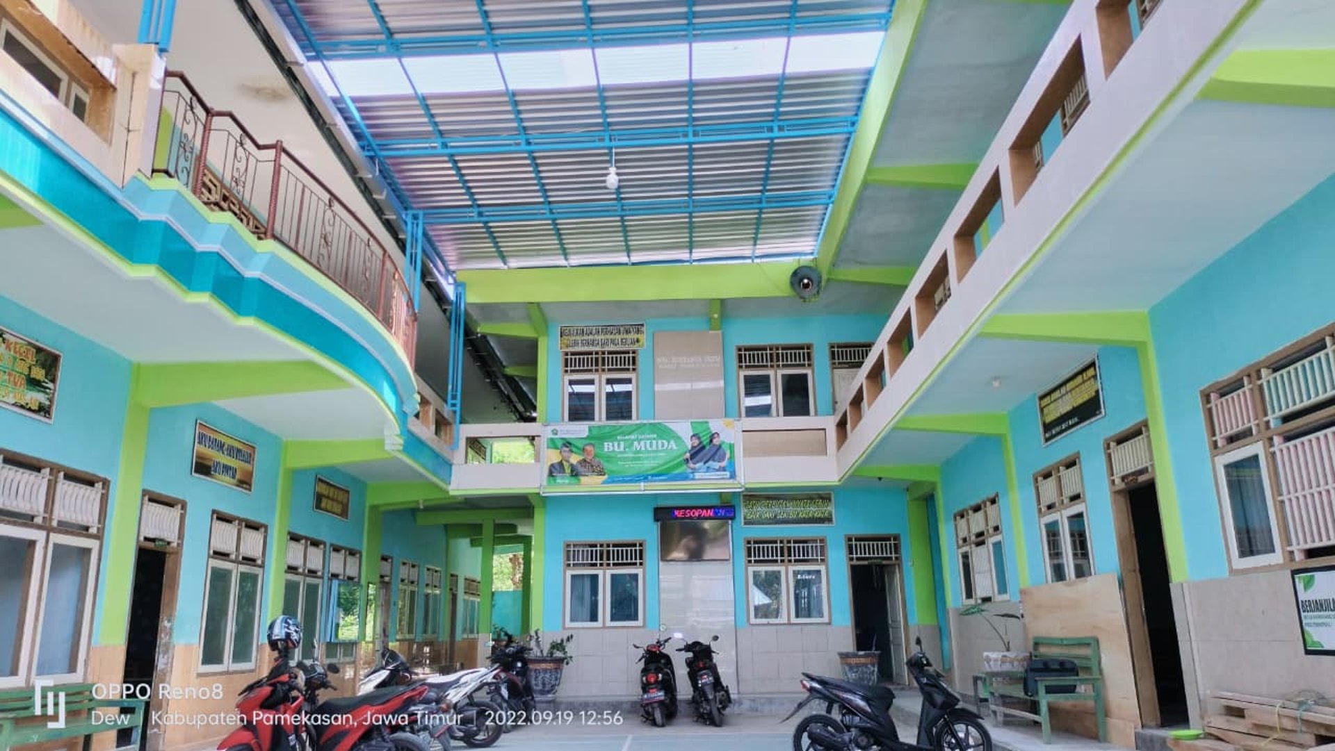 black and white bed linen