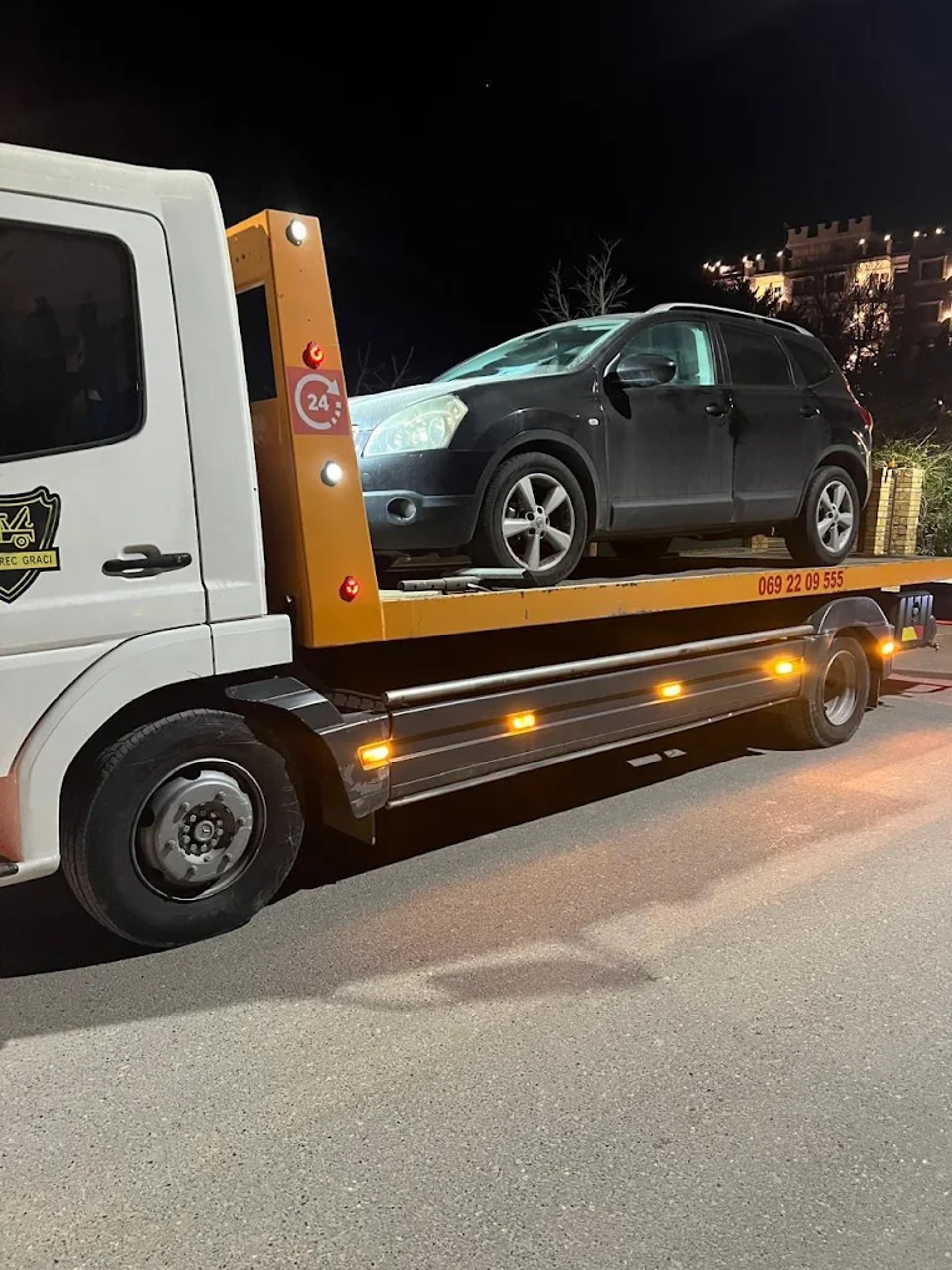 gray computer monitor