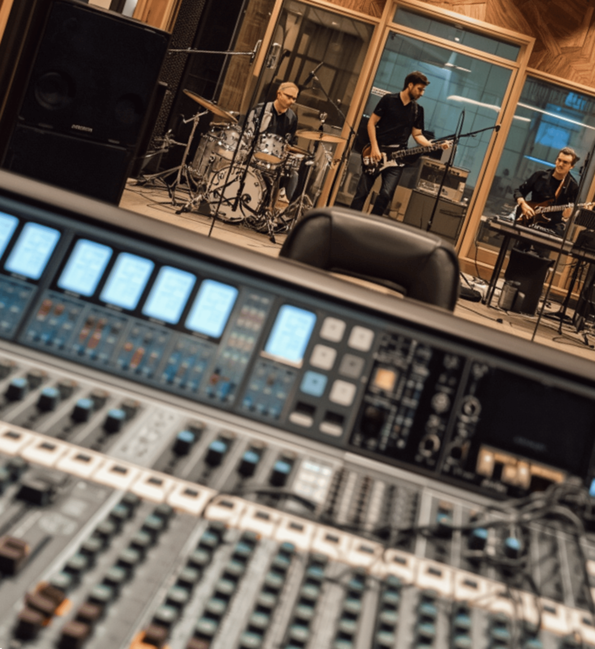 black and white bed linen