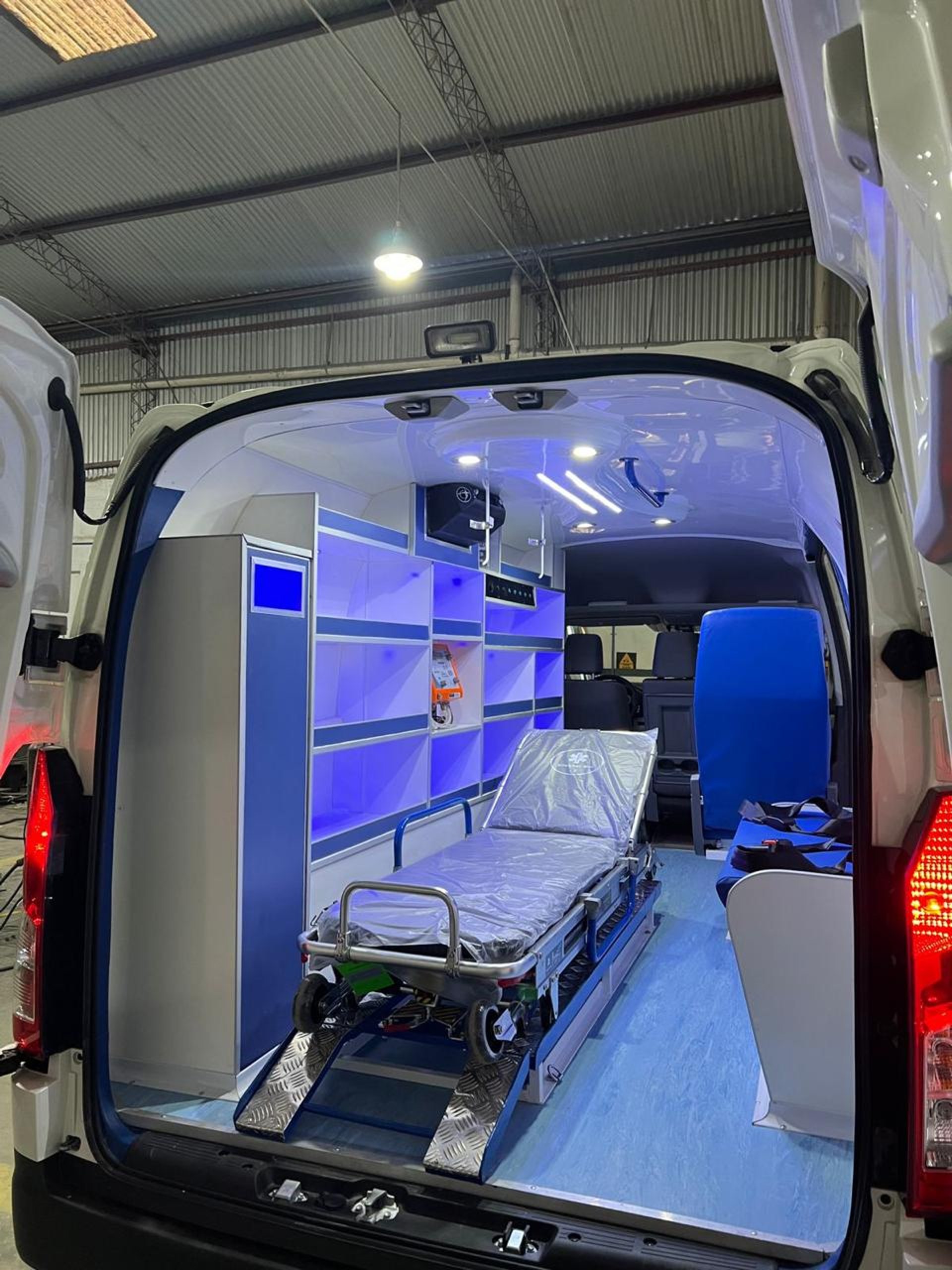 gray computer monitor