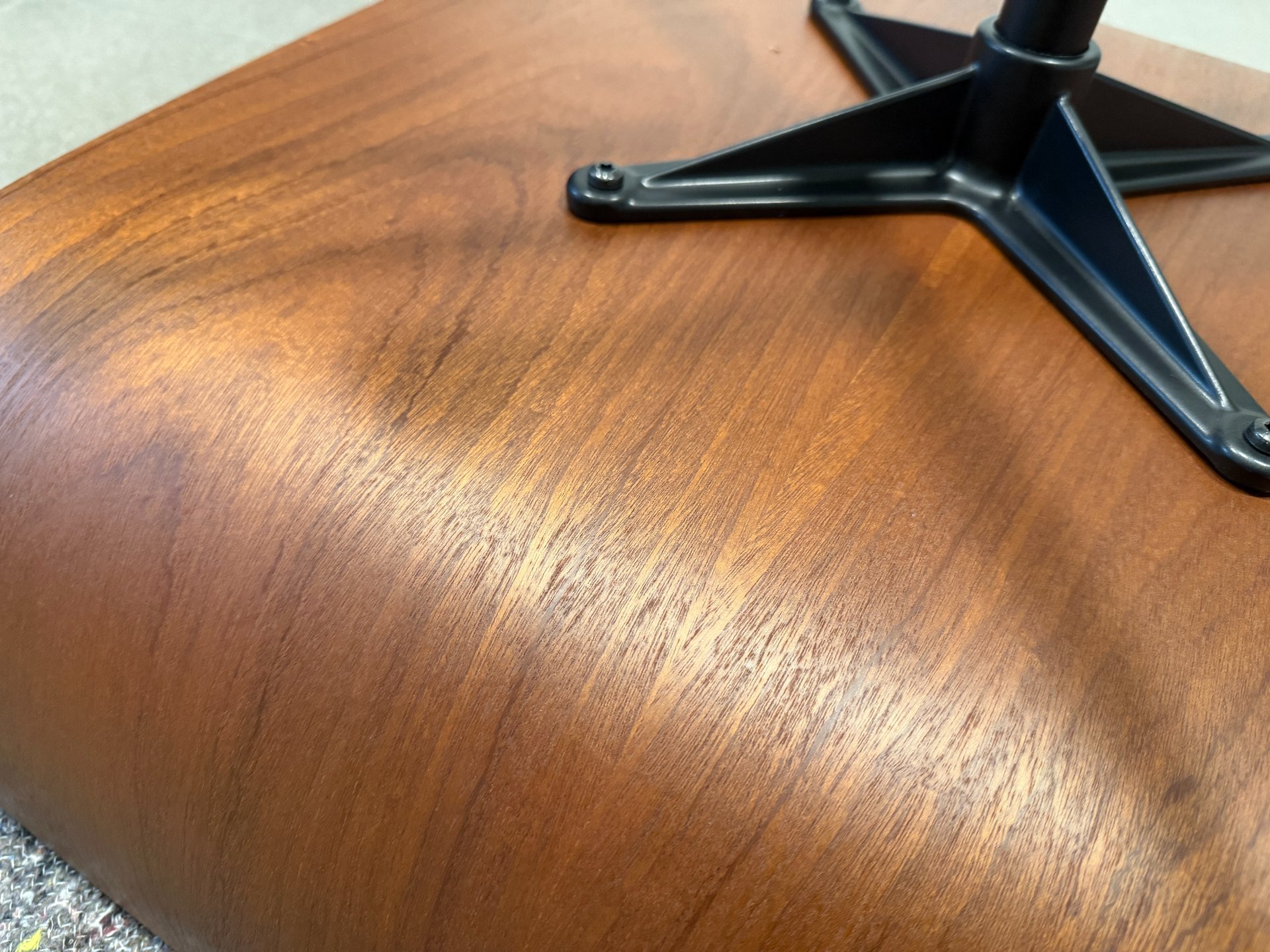 gray computer monitor