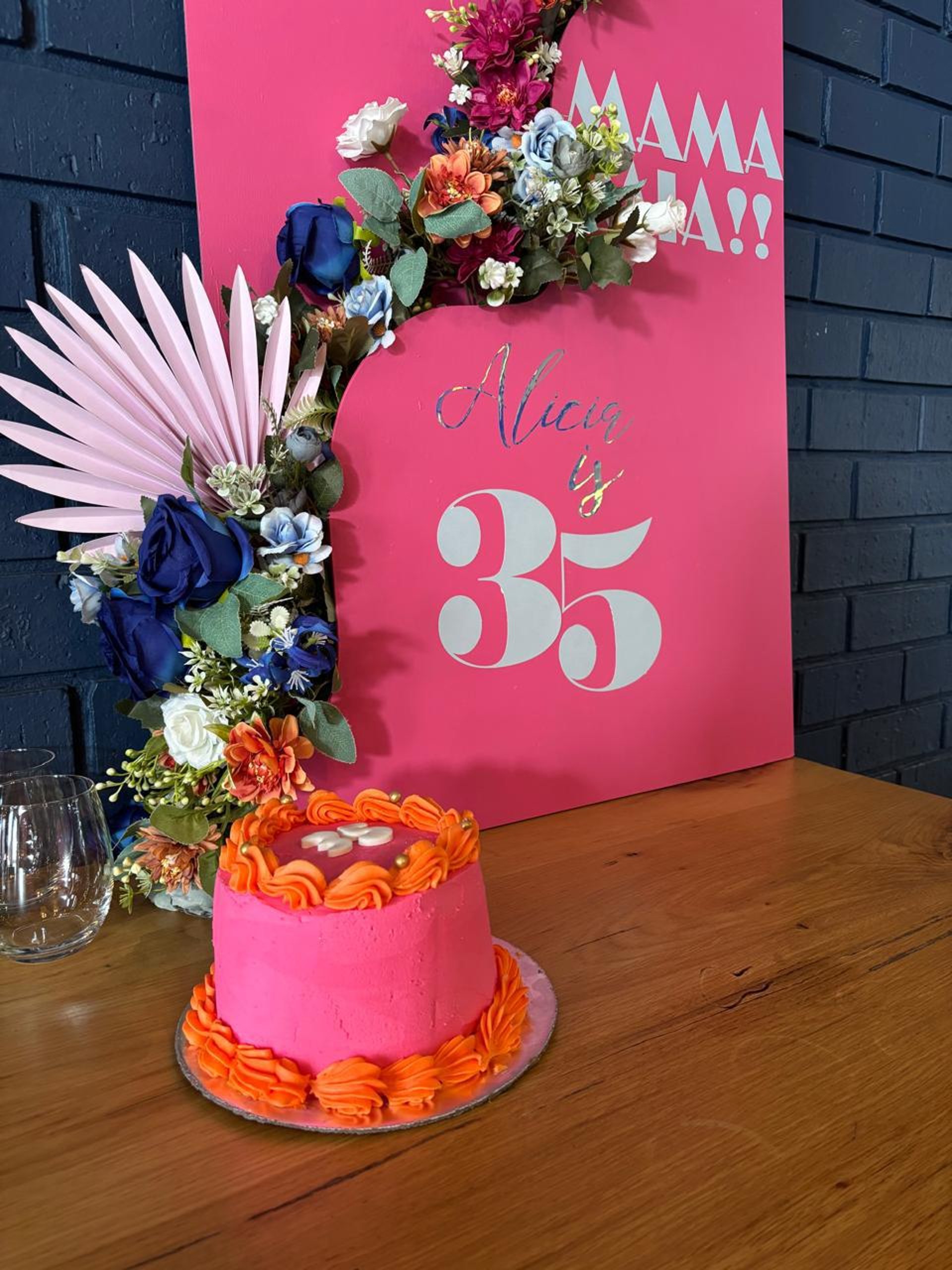 gray computer monitor