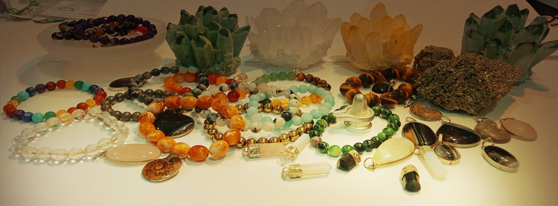 Pearl necklace and brooch on dark rocks