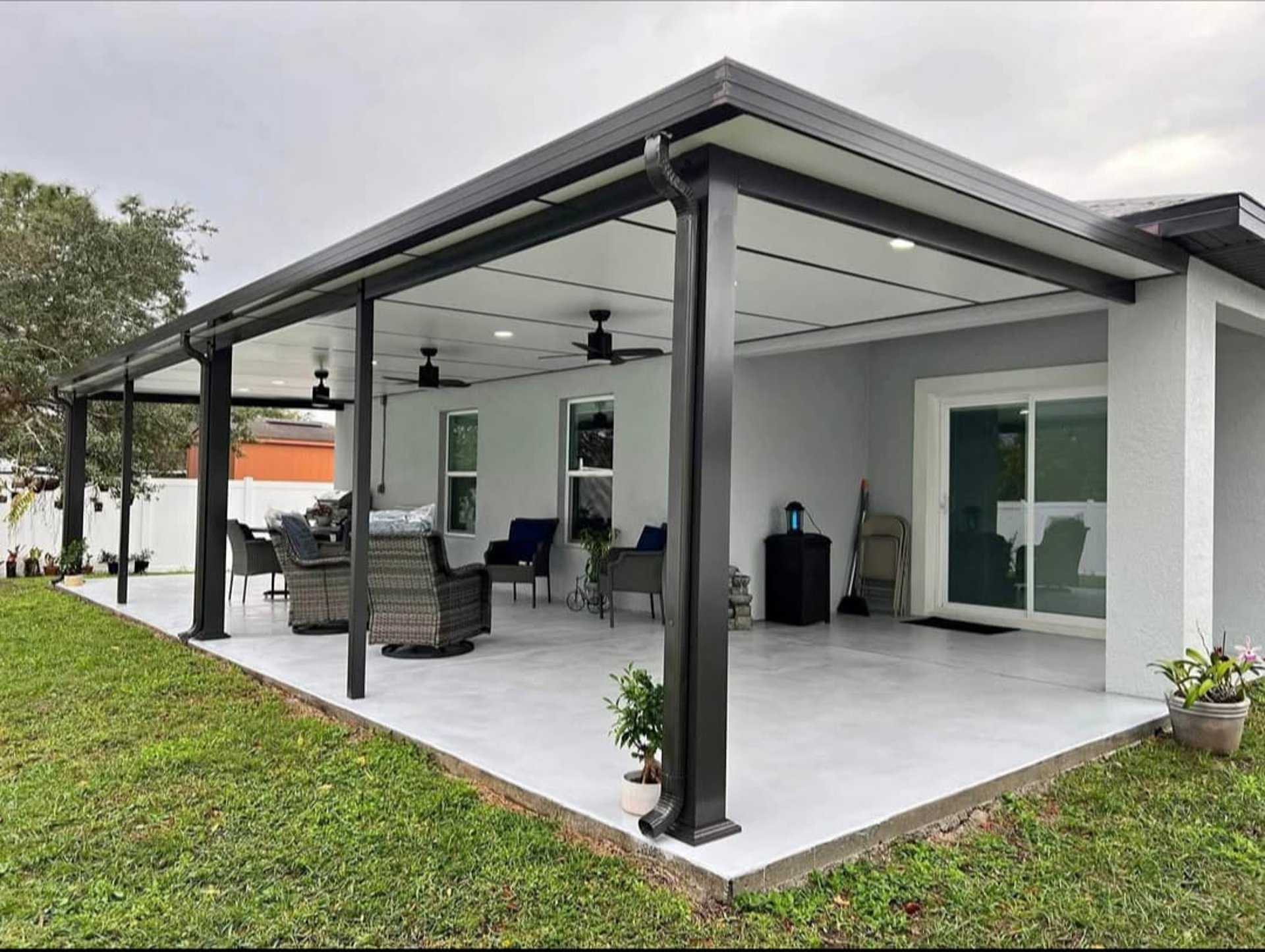 black and white bed linen