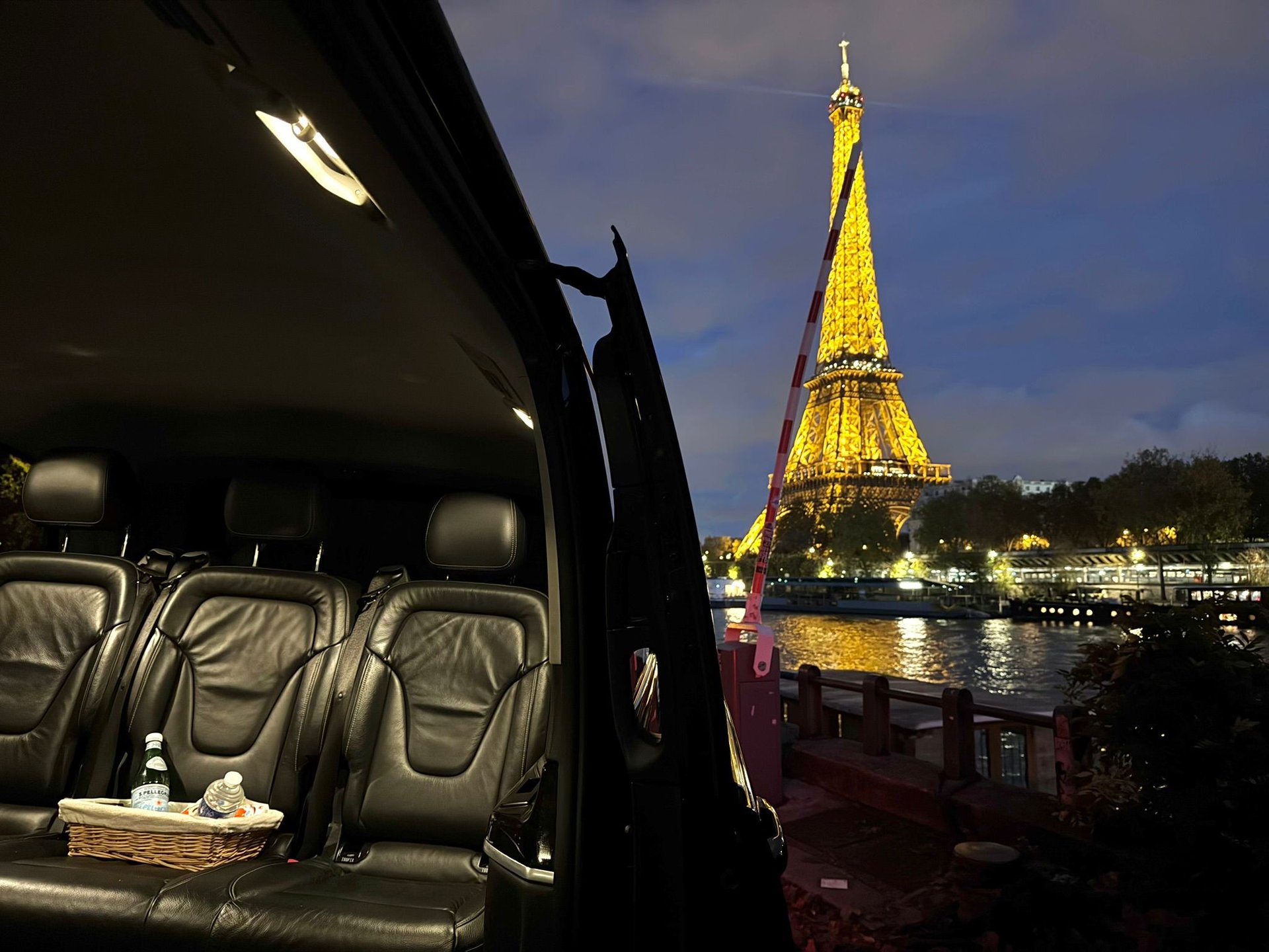 black and white bed linen