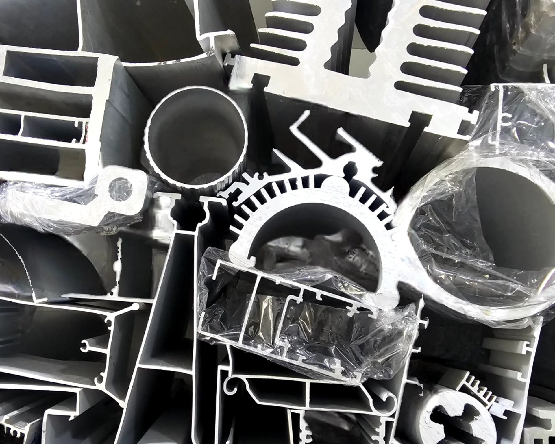 black and white bed linen