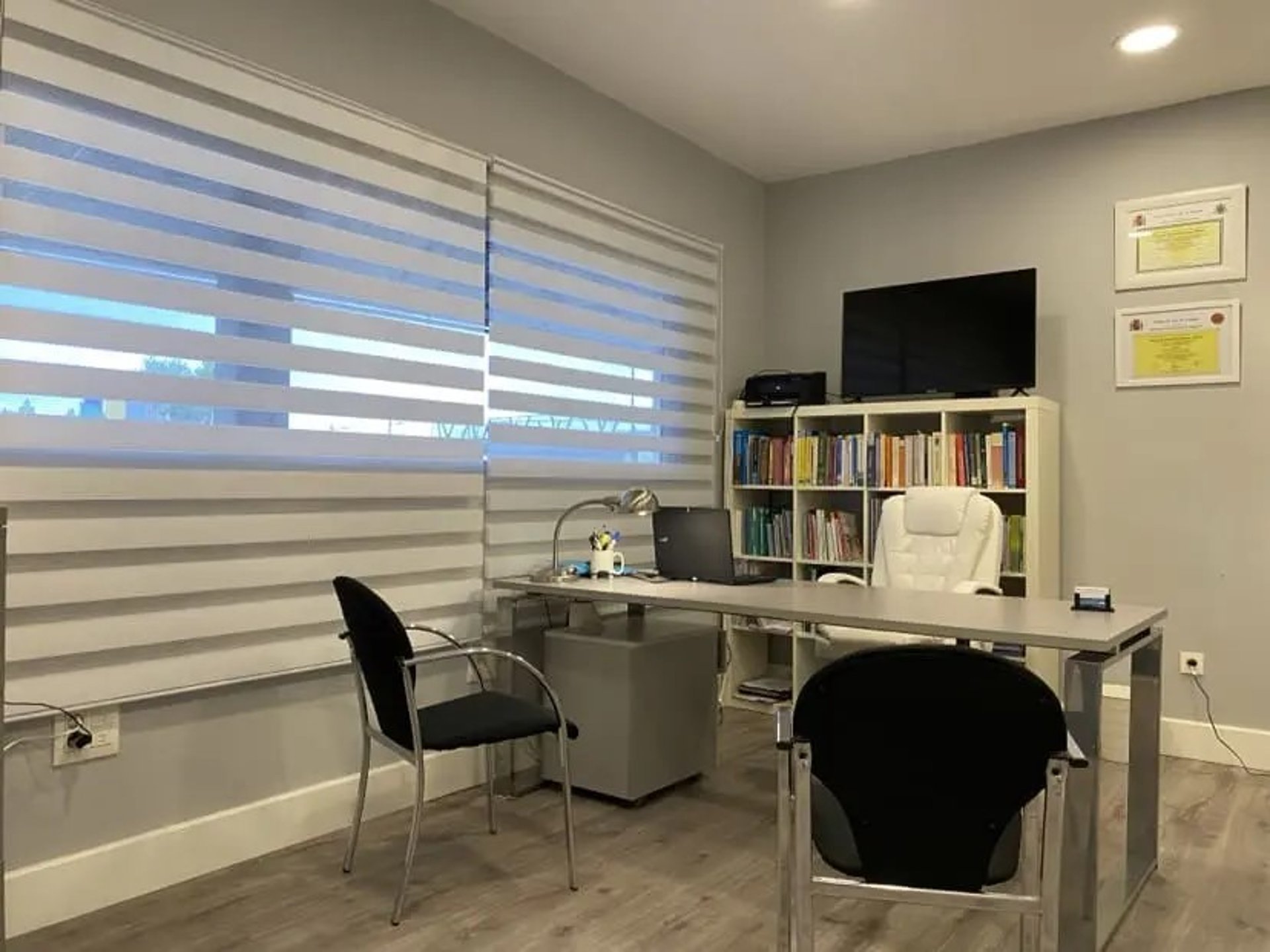 black and white bed linen