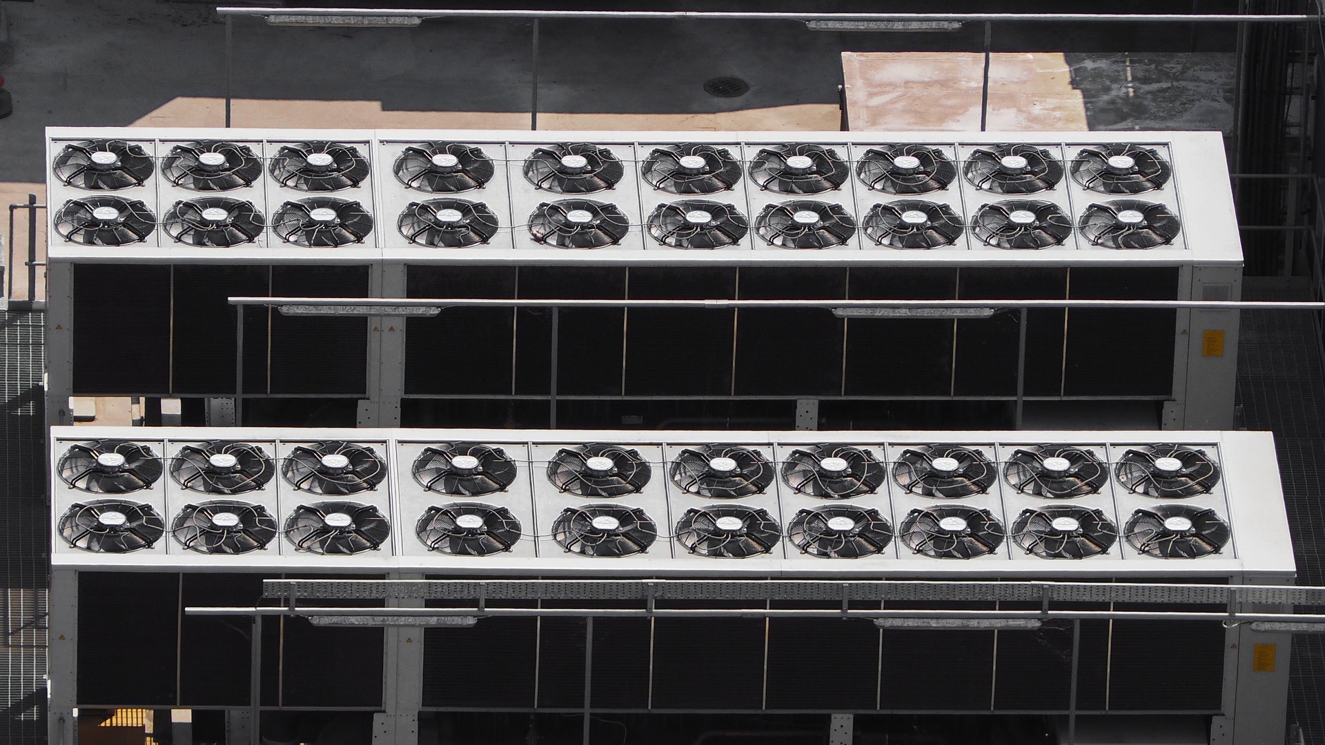 gray computer monitor