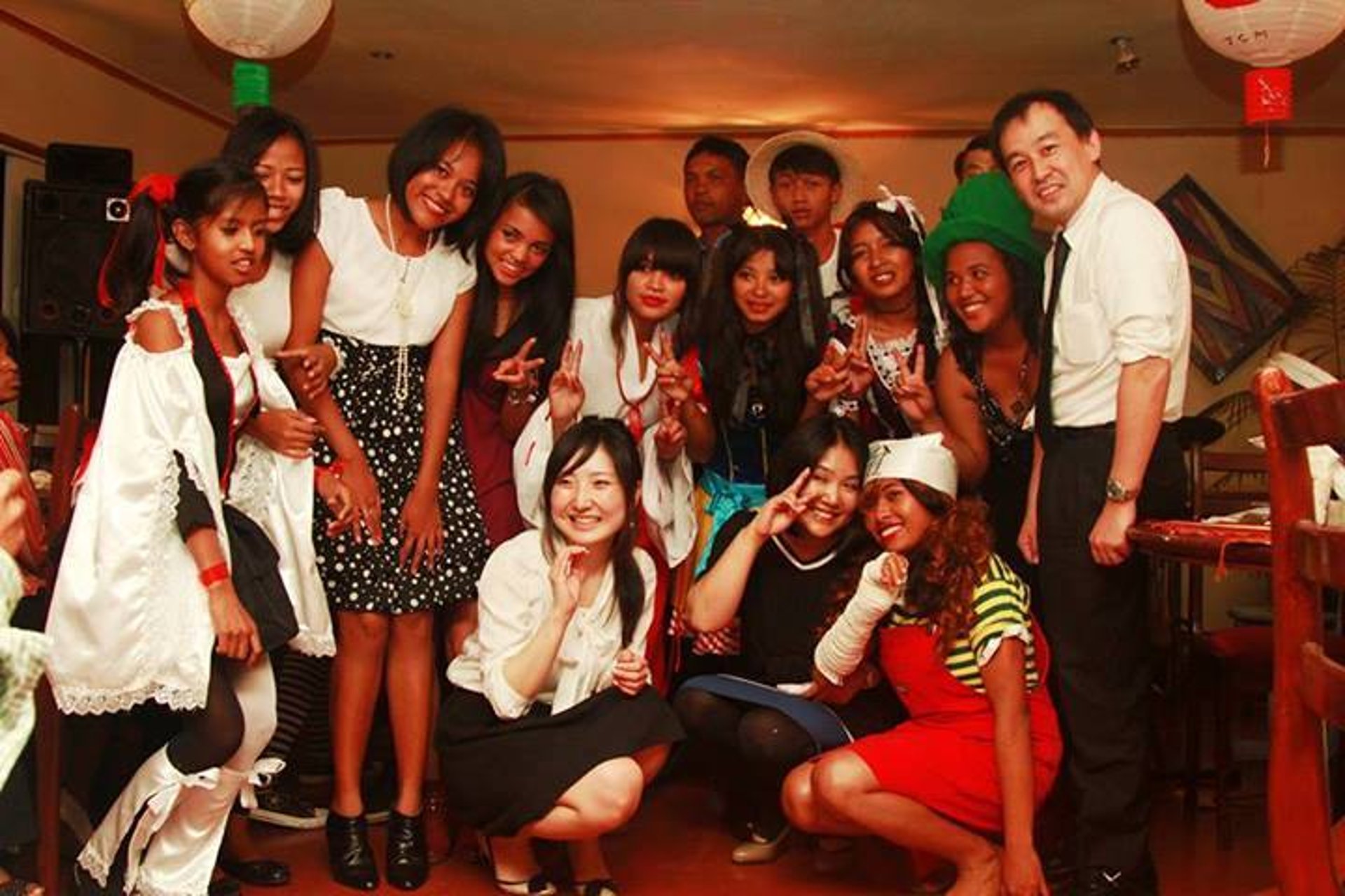 gray computer monitor