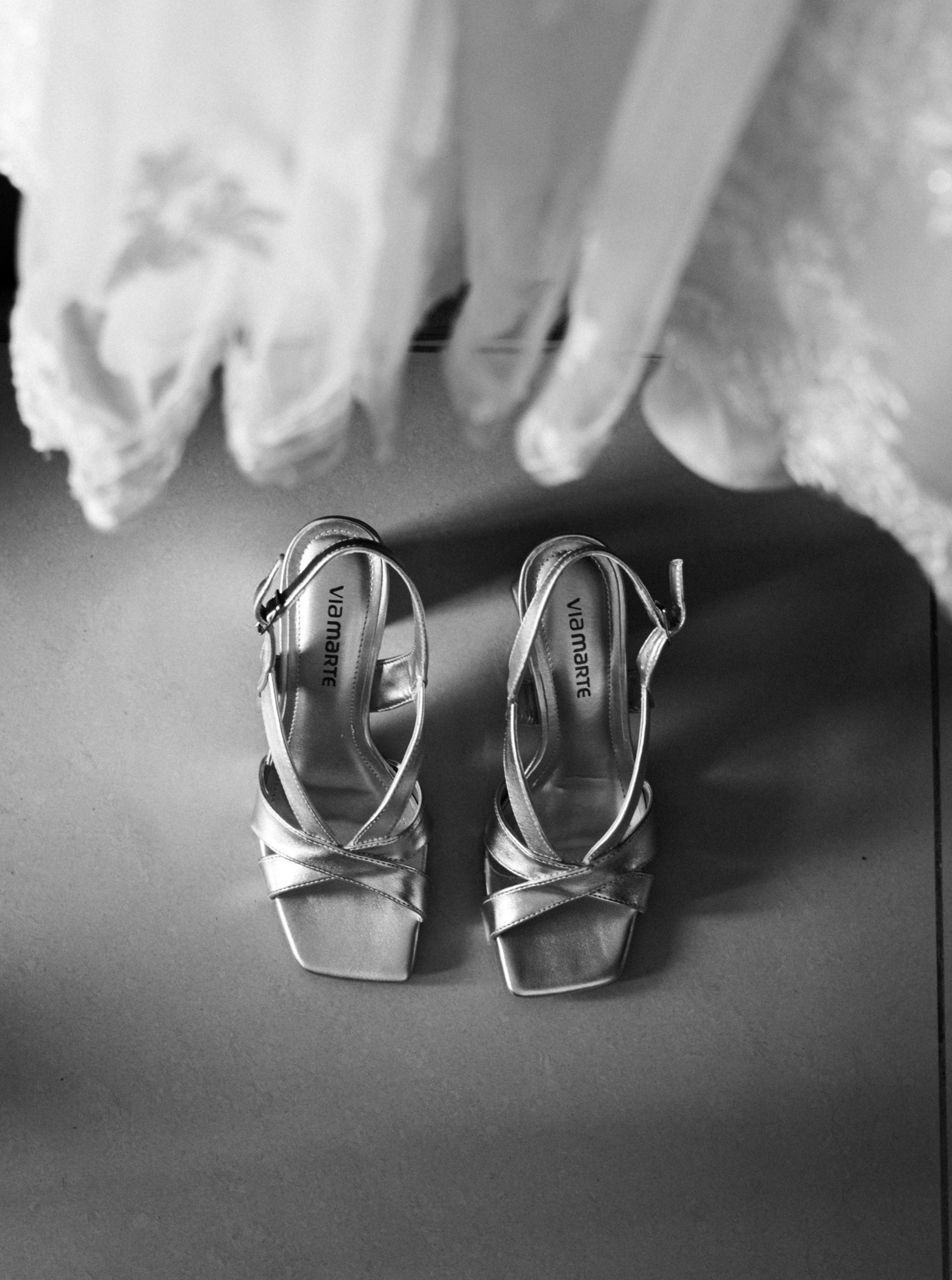 black and white bed linen