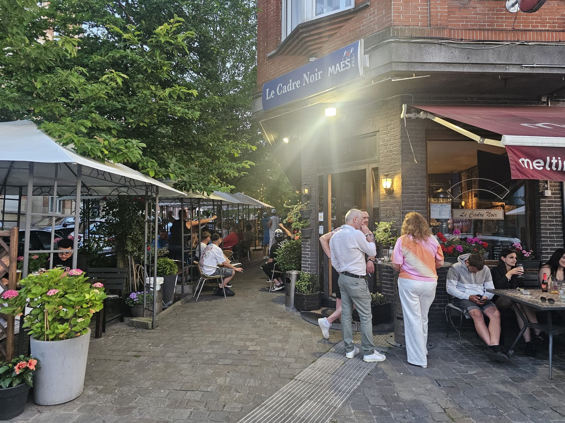black and white bed linen