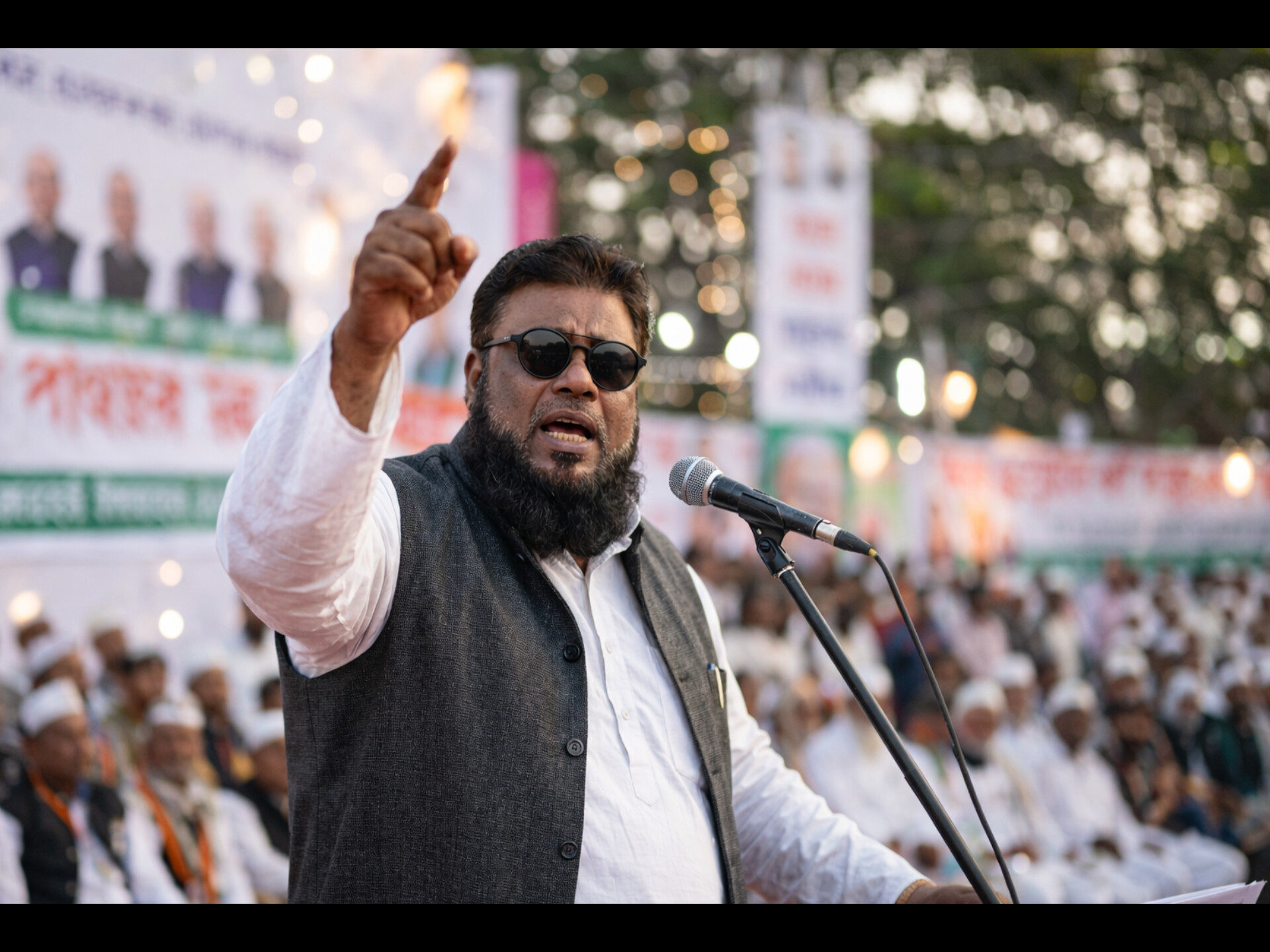 black and white bed linen