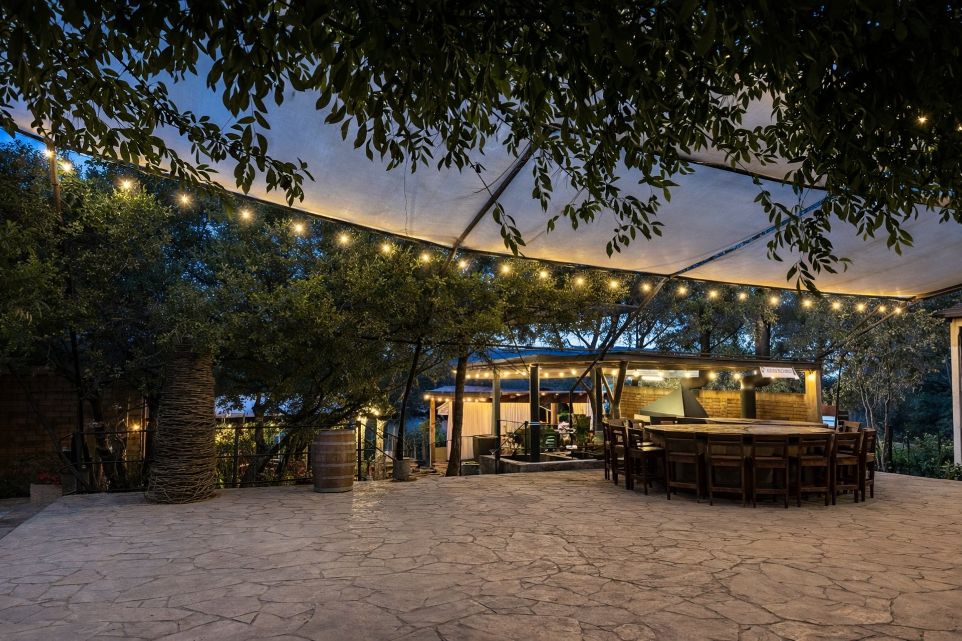 black and white bed linen