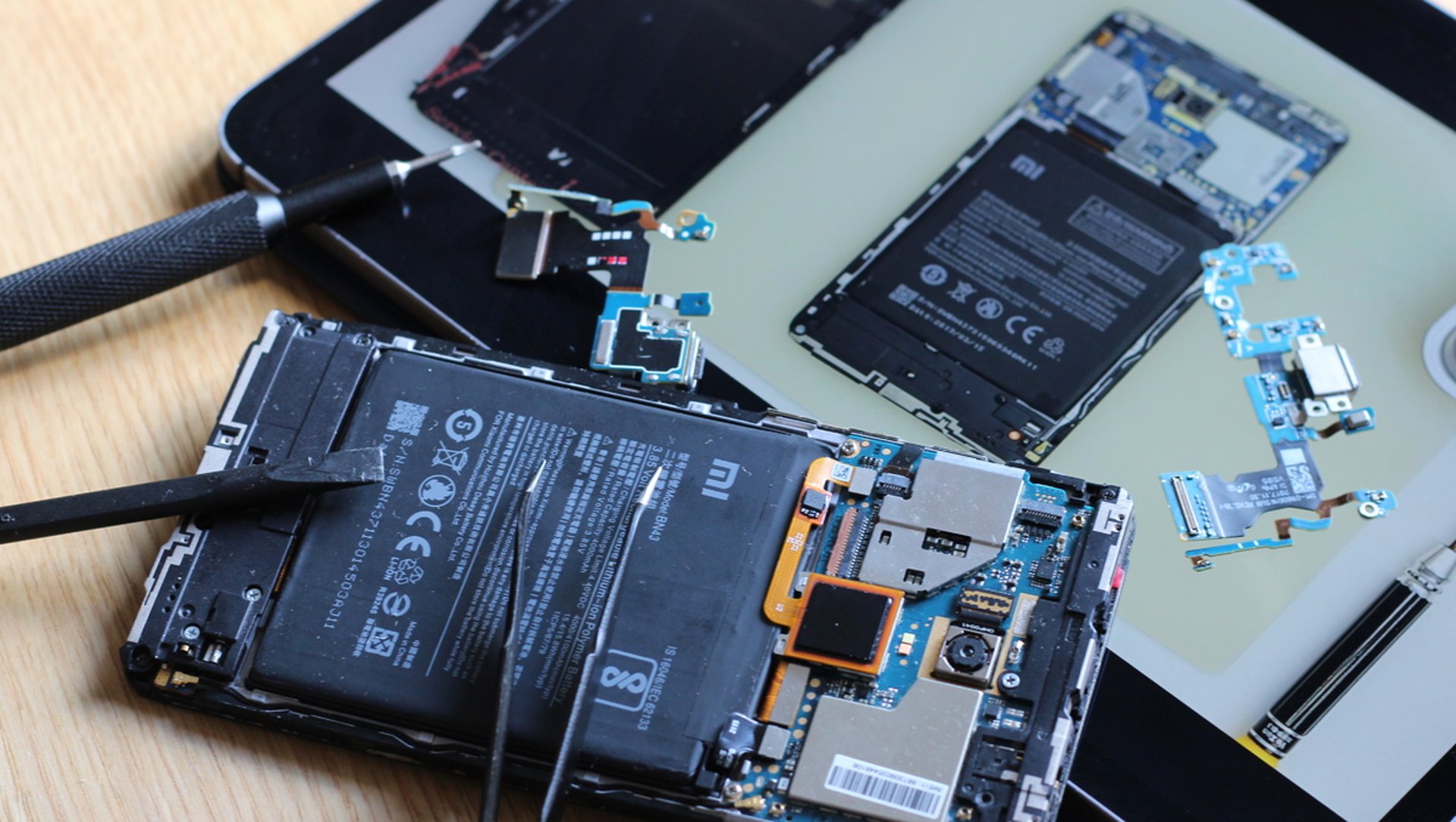 an abstract photo of a curved building with a blue sky in the background