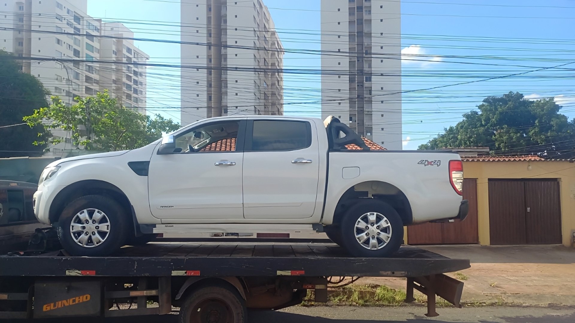 gray computer monitor