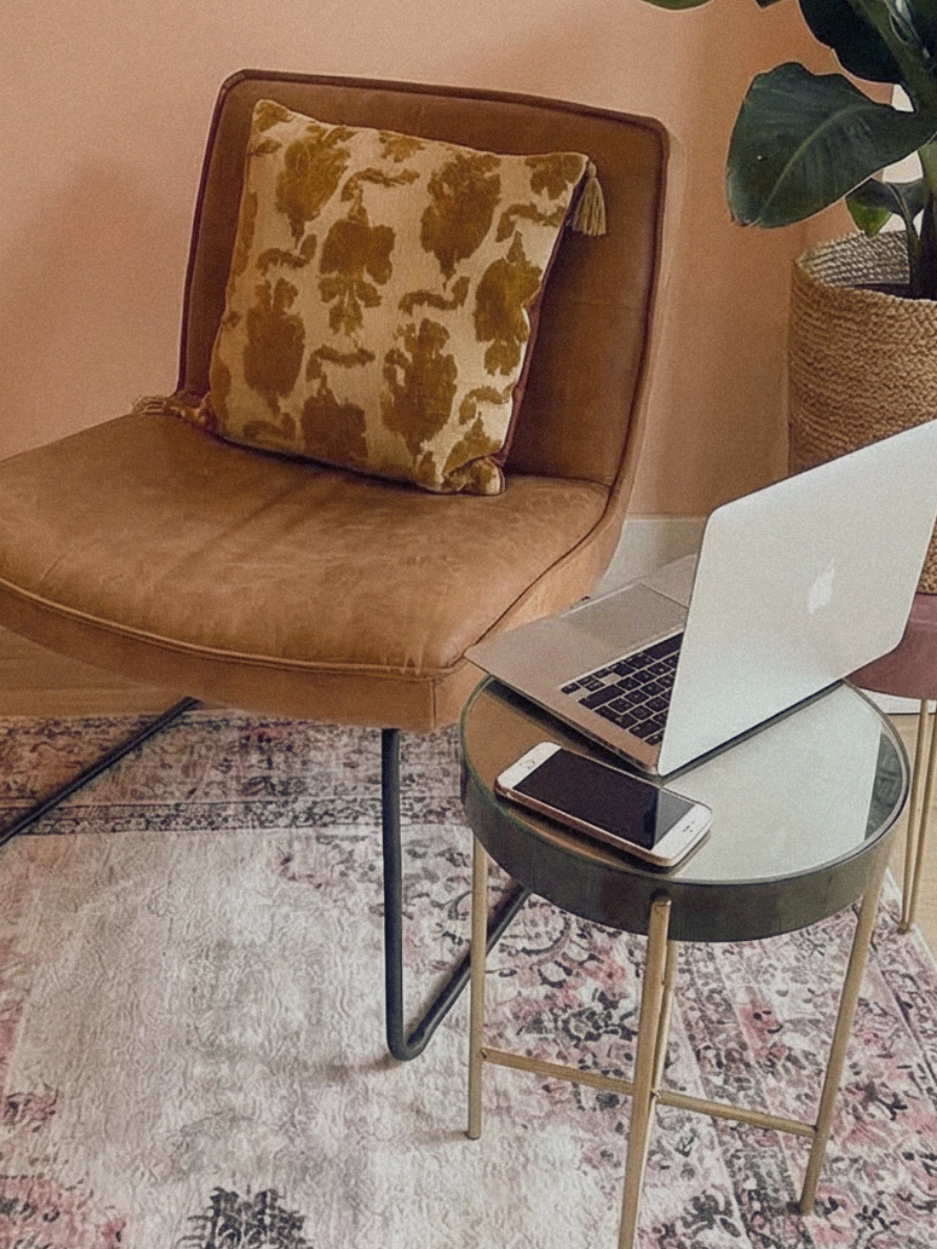 gray computer monitor