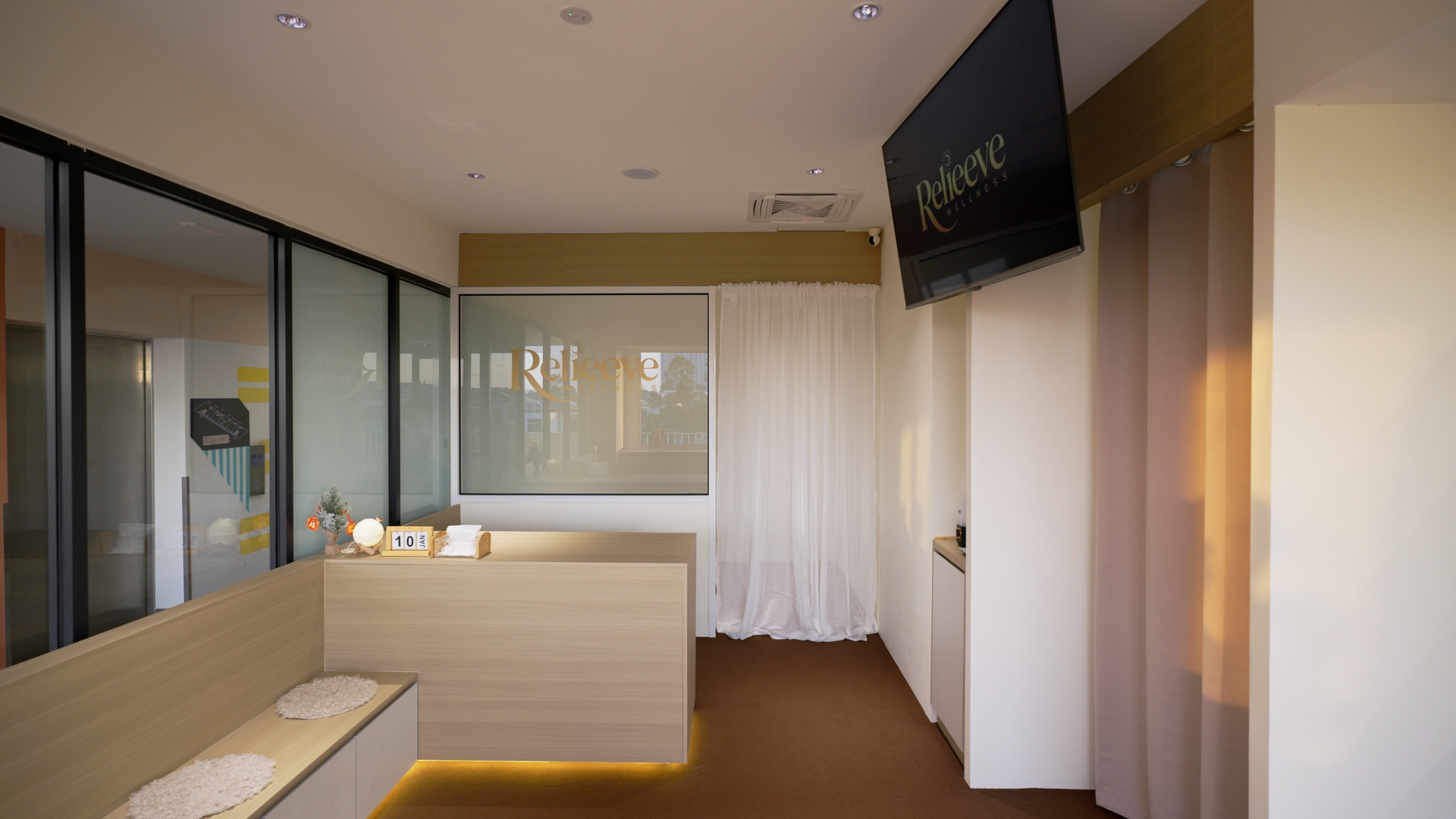 black and white bed linen