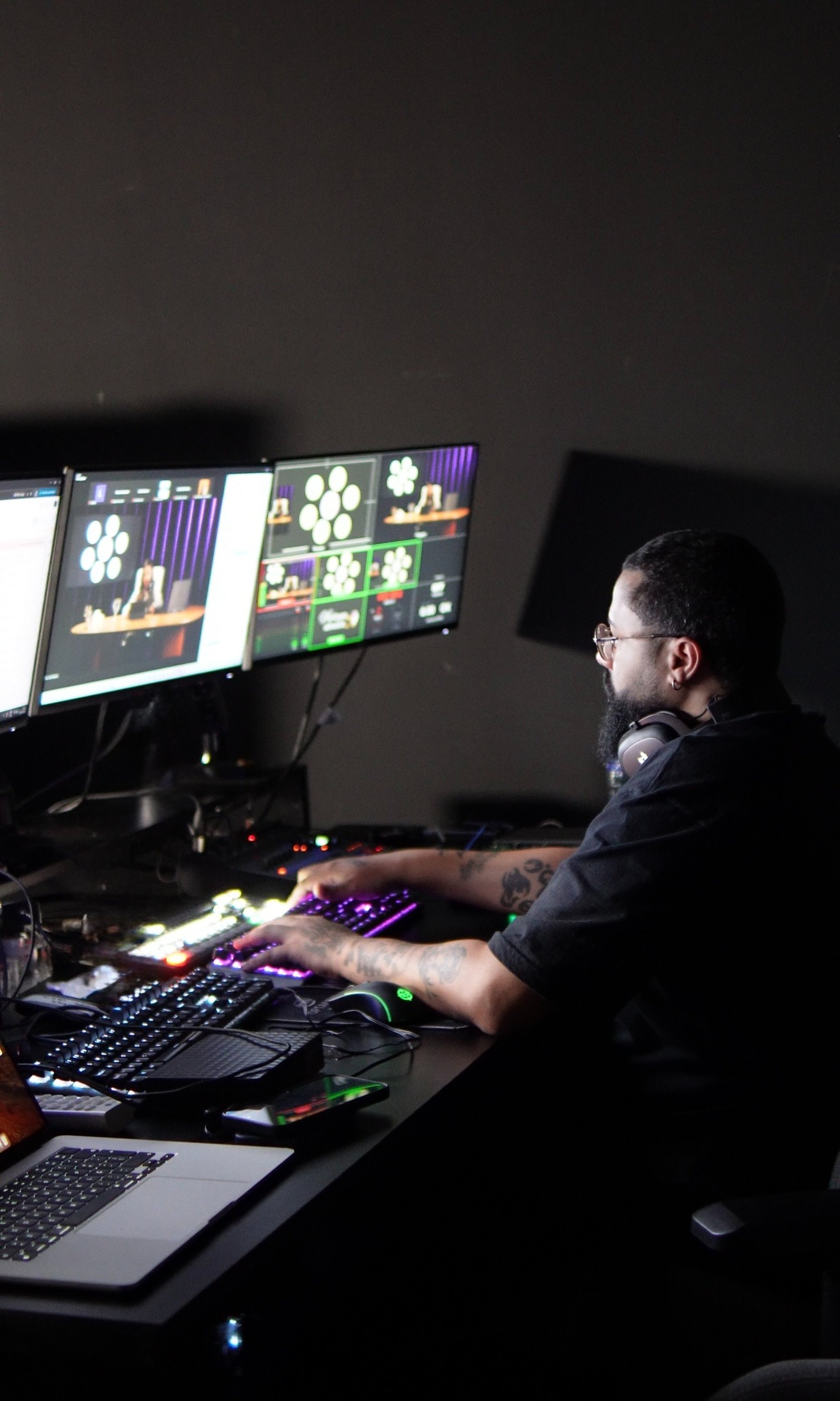 black and brown leather padded tub sofa