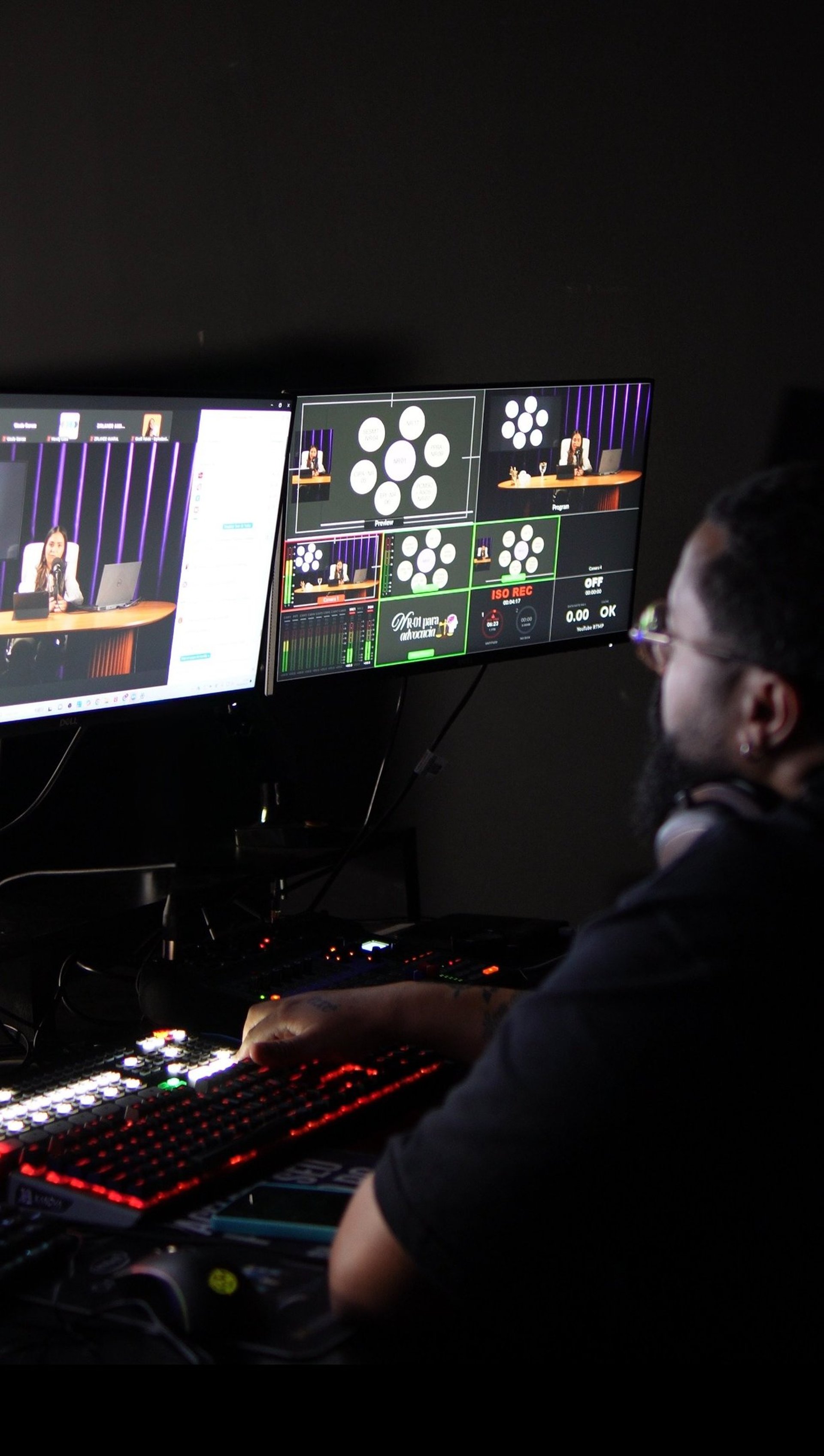 gray computer monitor