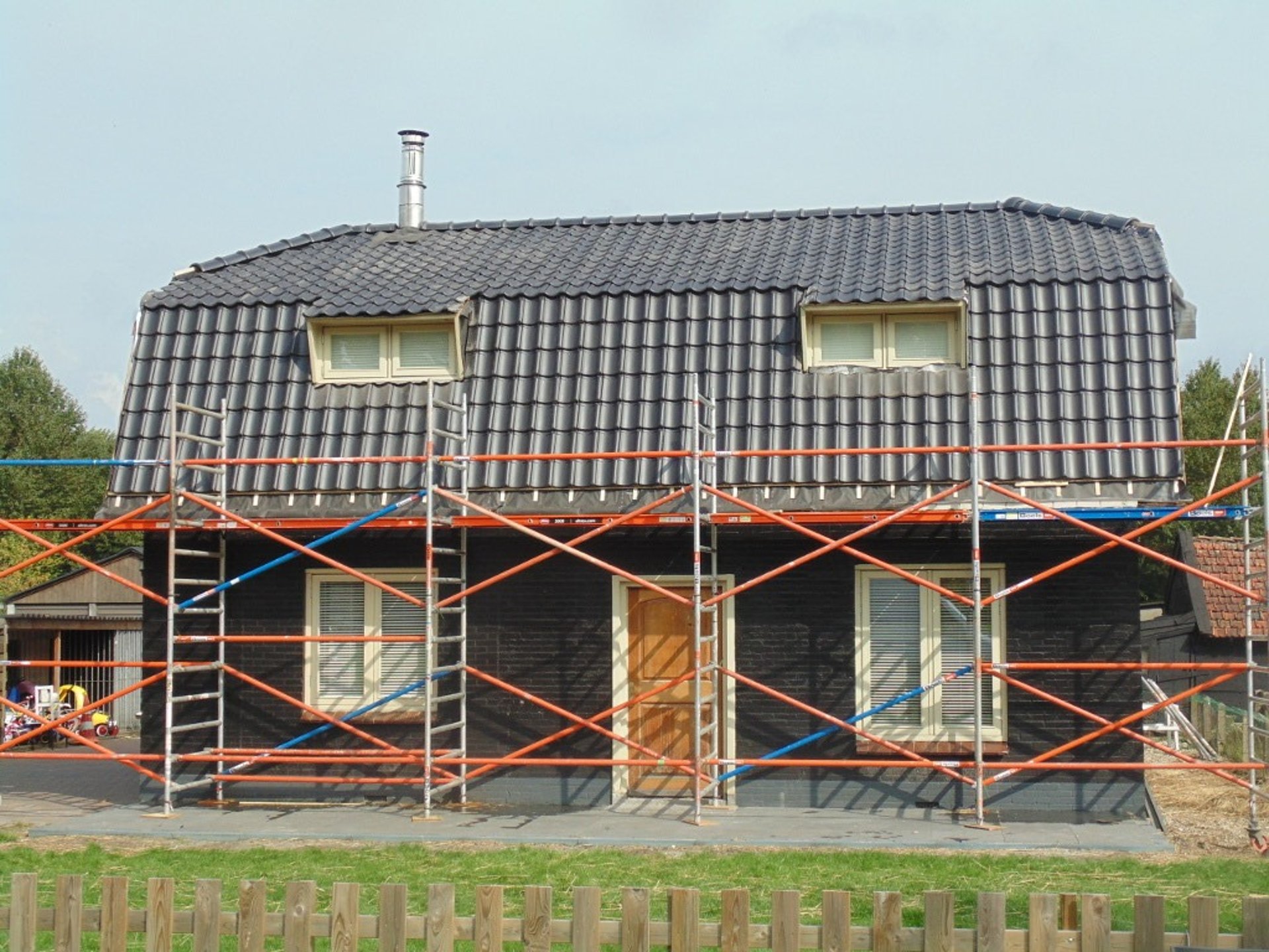 black and white bed linen