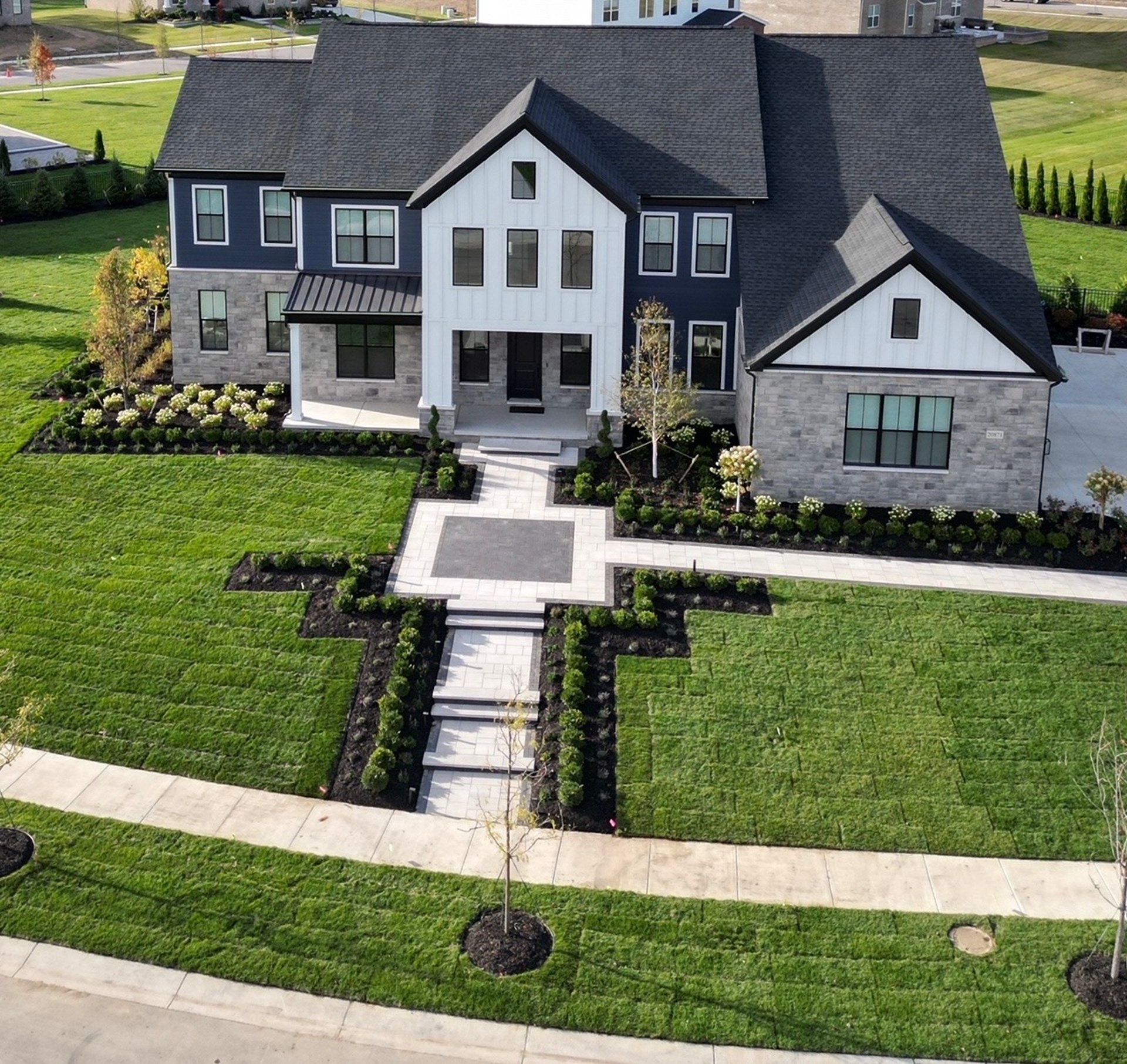 black and white bed linen