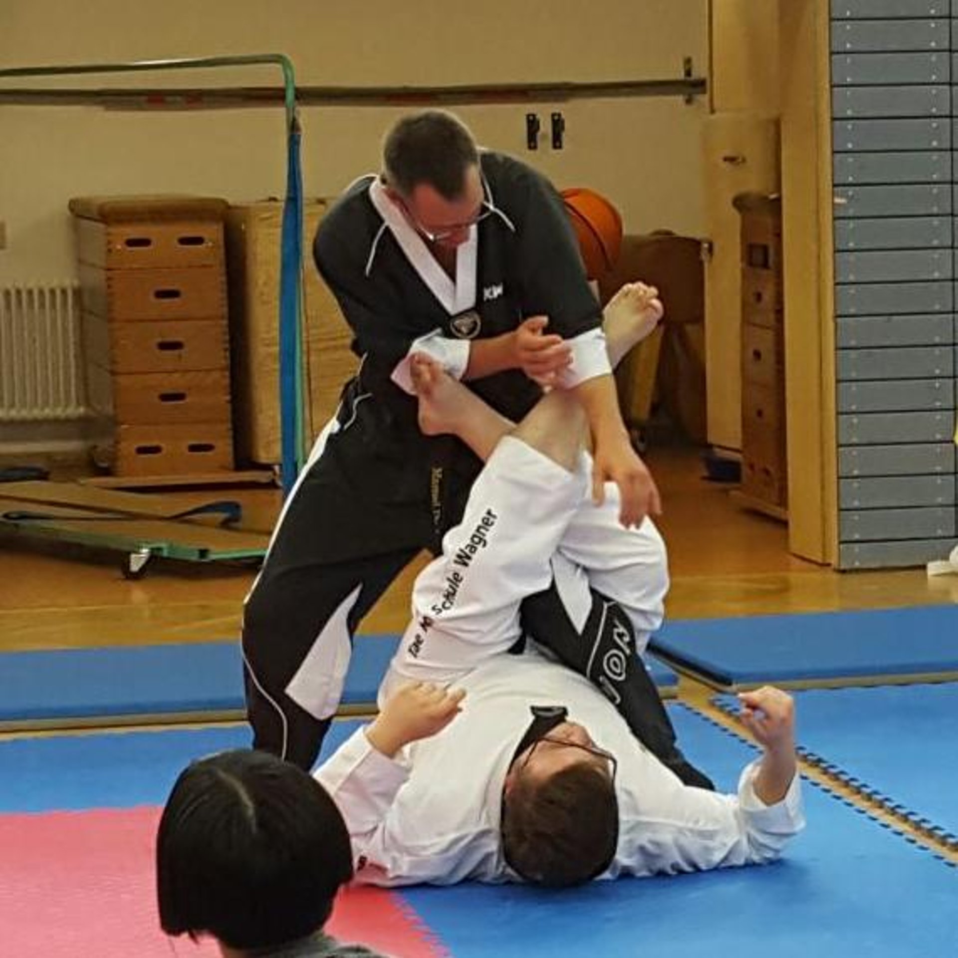 black and white bed linen