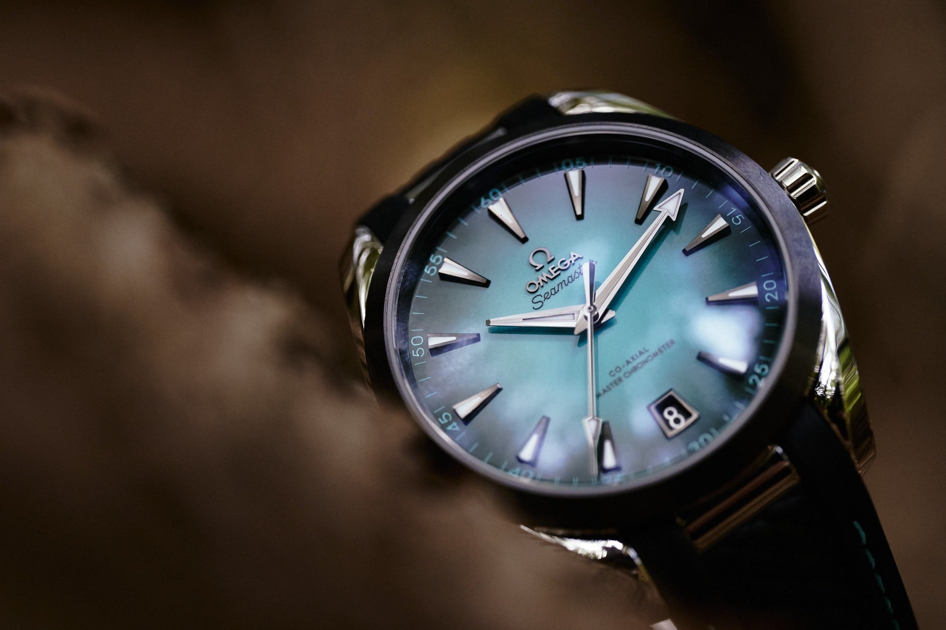 gray computer monitor