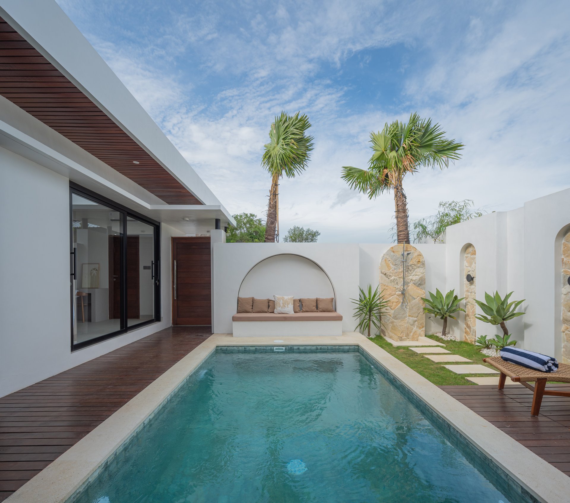 black and white bed linen