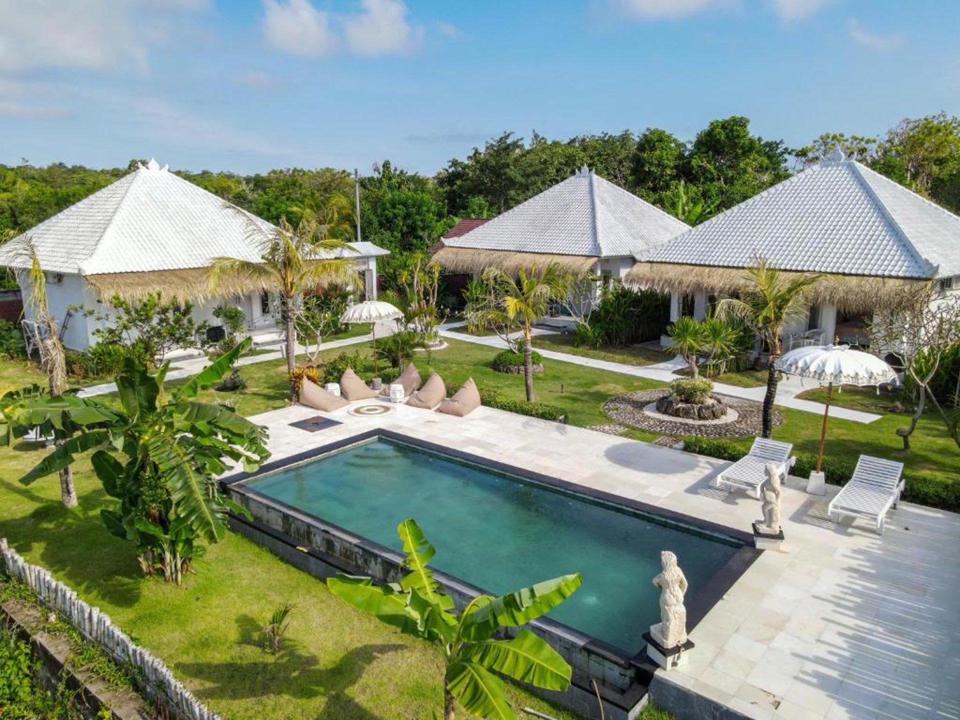 black and white bed linen