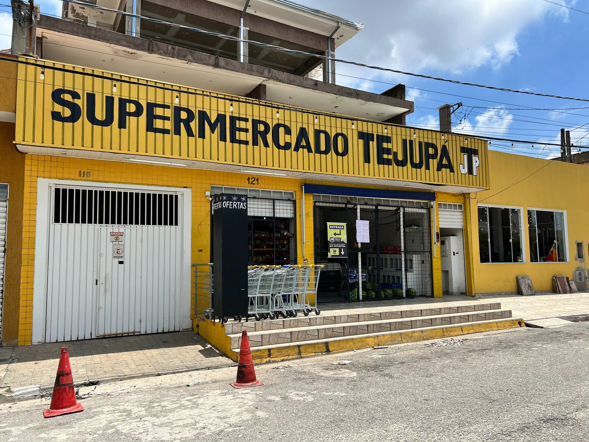 black and brown leather padded tub sofa